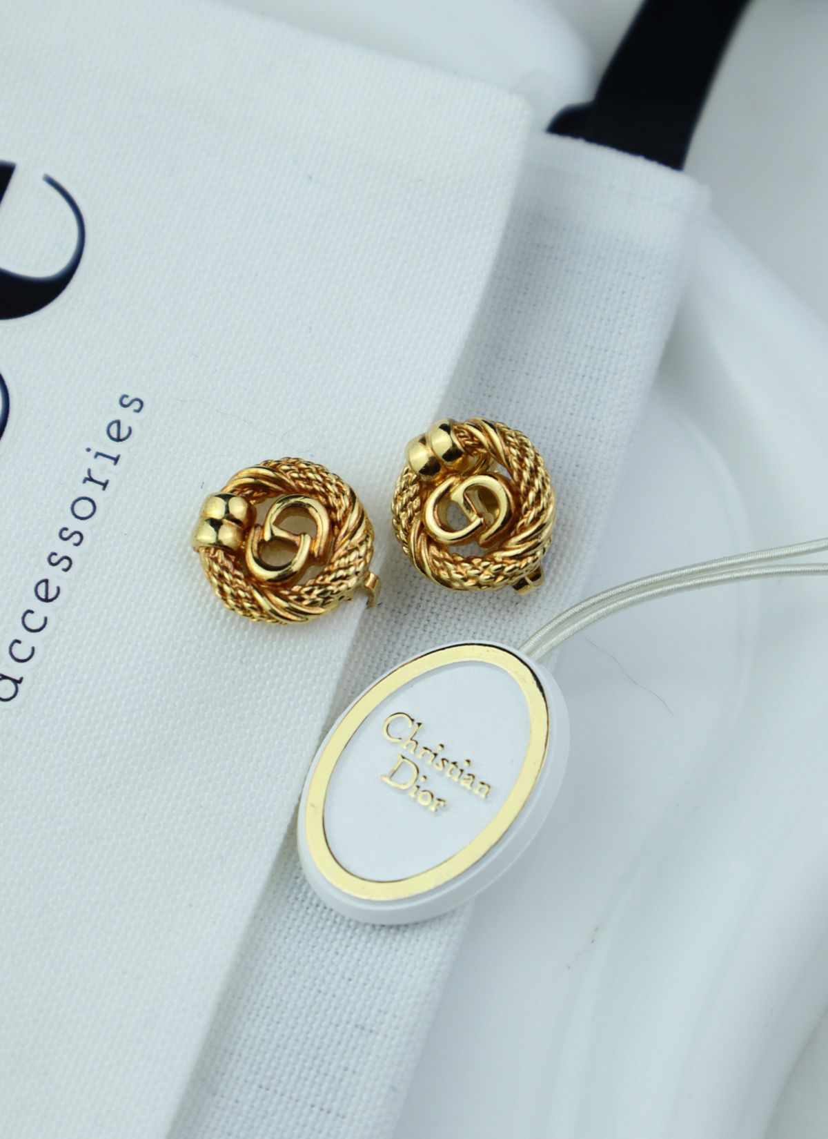 Christian Dior pozłacane klipsy z motywem CD