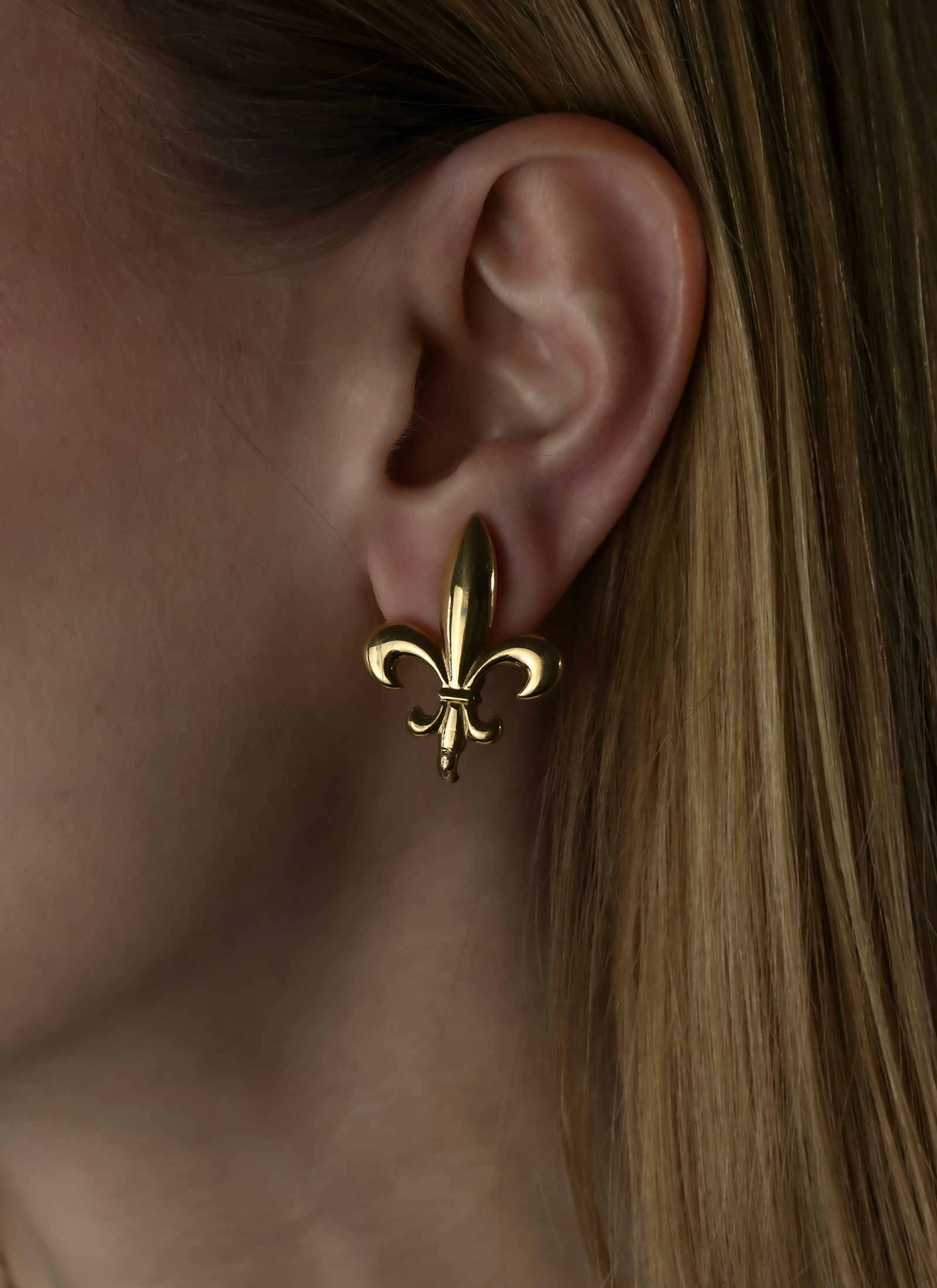 Givenchy - złocone klipsy z motywem fleur‑de‑lis