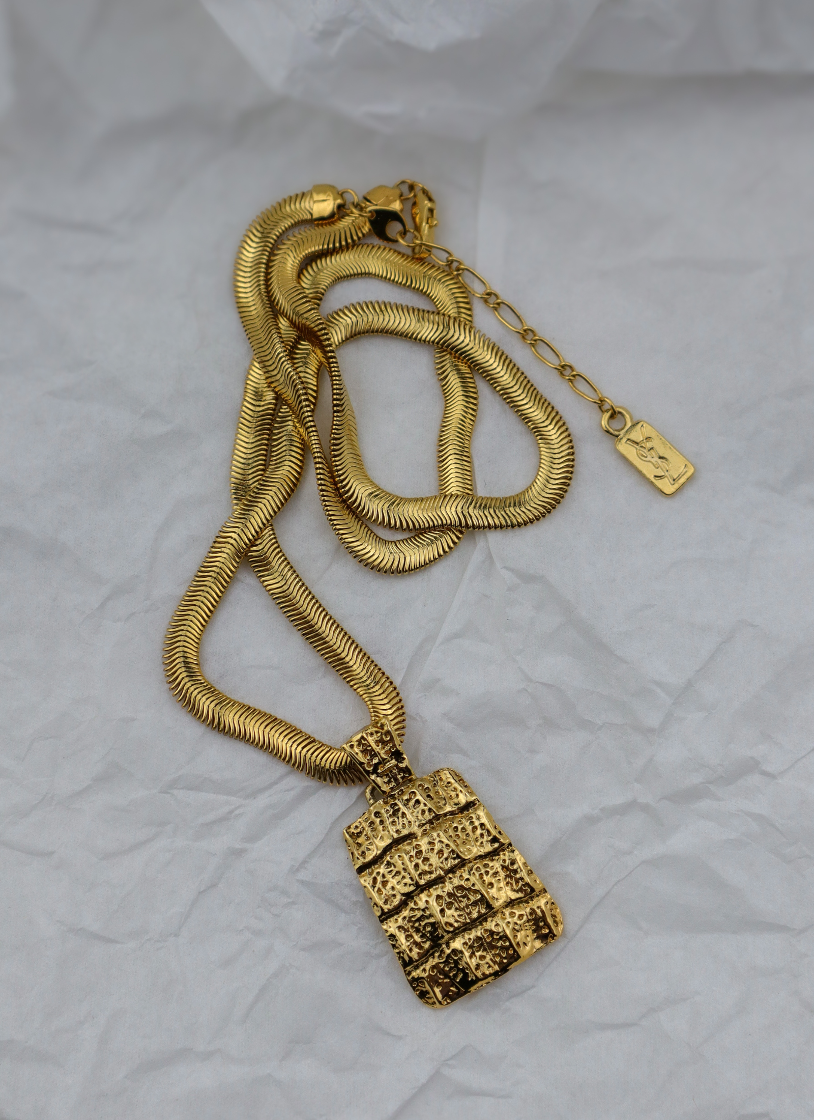 Yves Saint Laurent - naszyjnik 24 k złoto teksturowany