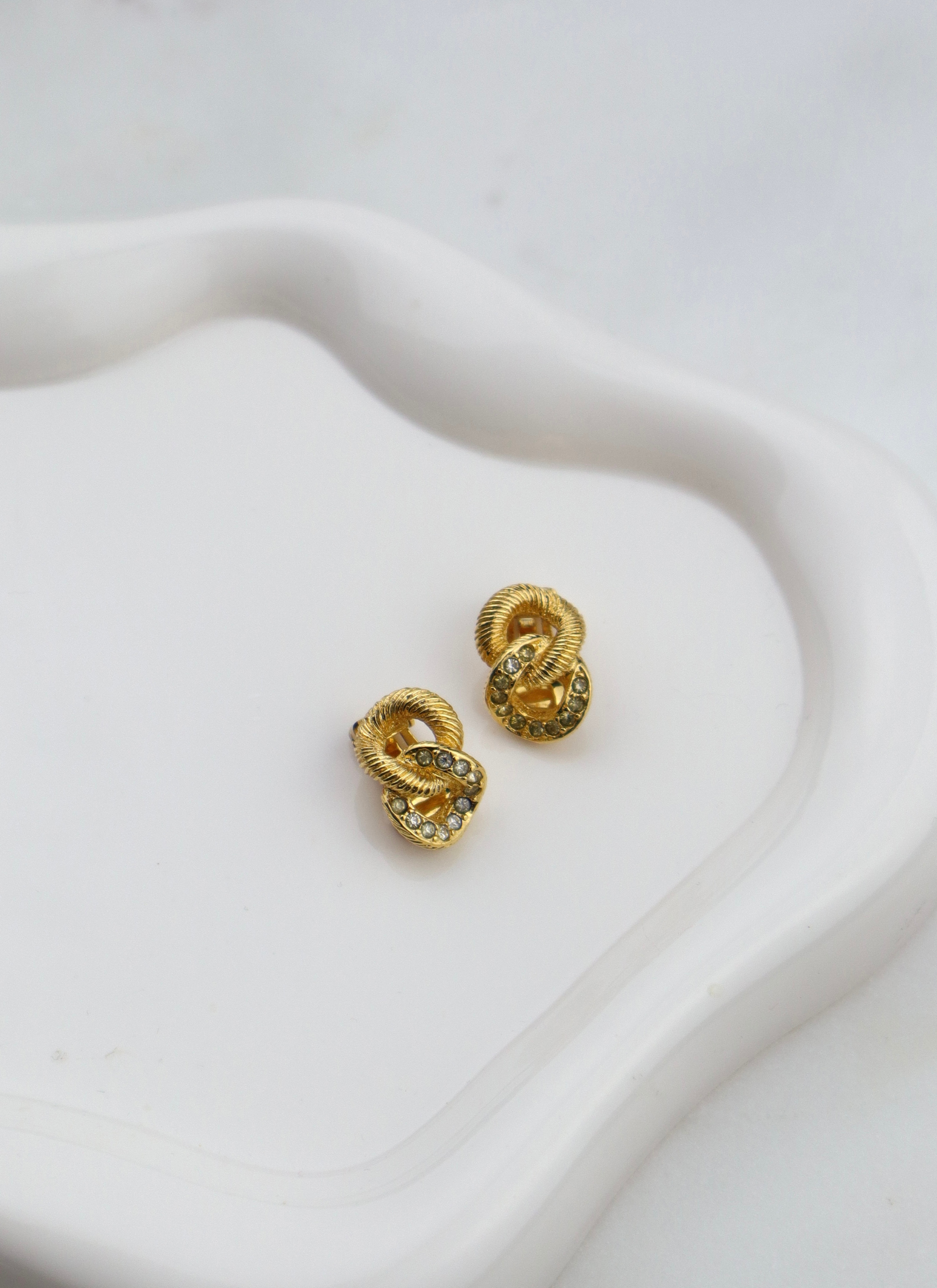 Christian Dior - pozłacane klipsy love knot