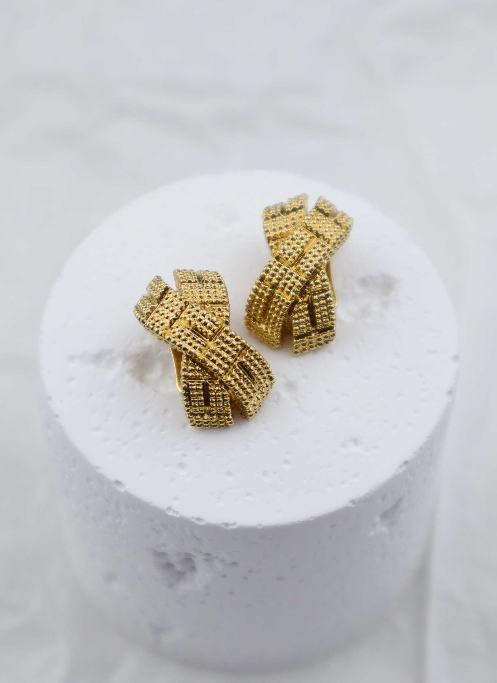 Dior – klipsy kultowe wstążki