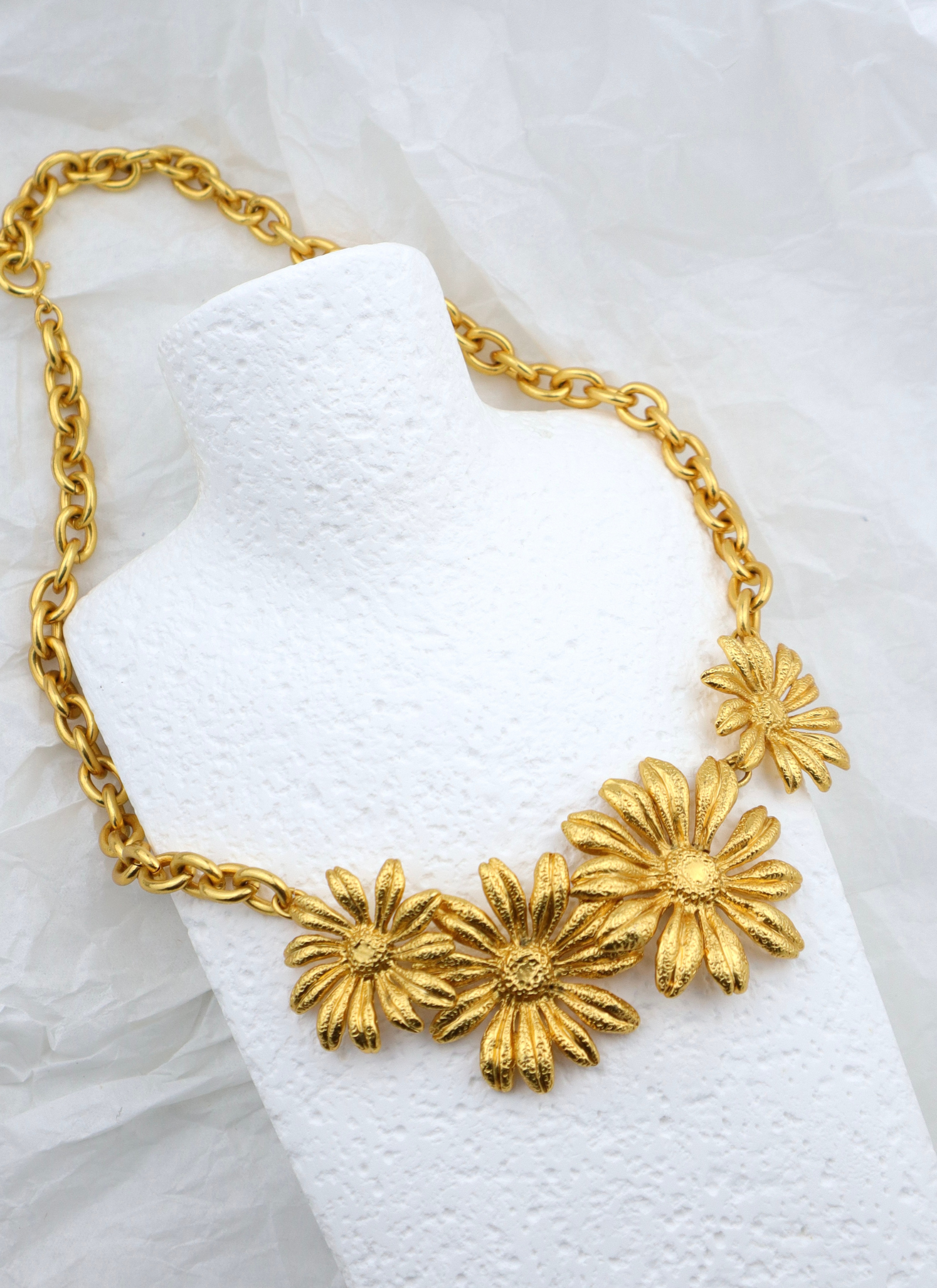 Kenzo - pozłacany naszyjnik w kwiatowy motyw