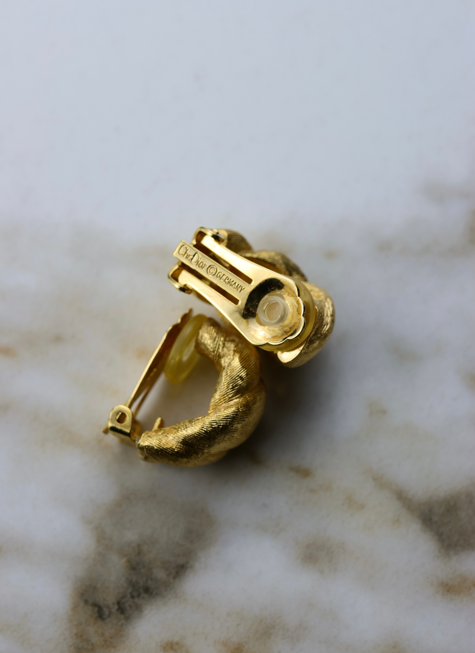 Christian Dior - skręcane złote klipsy