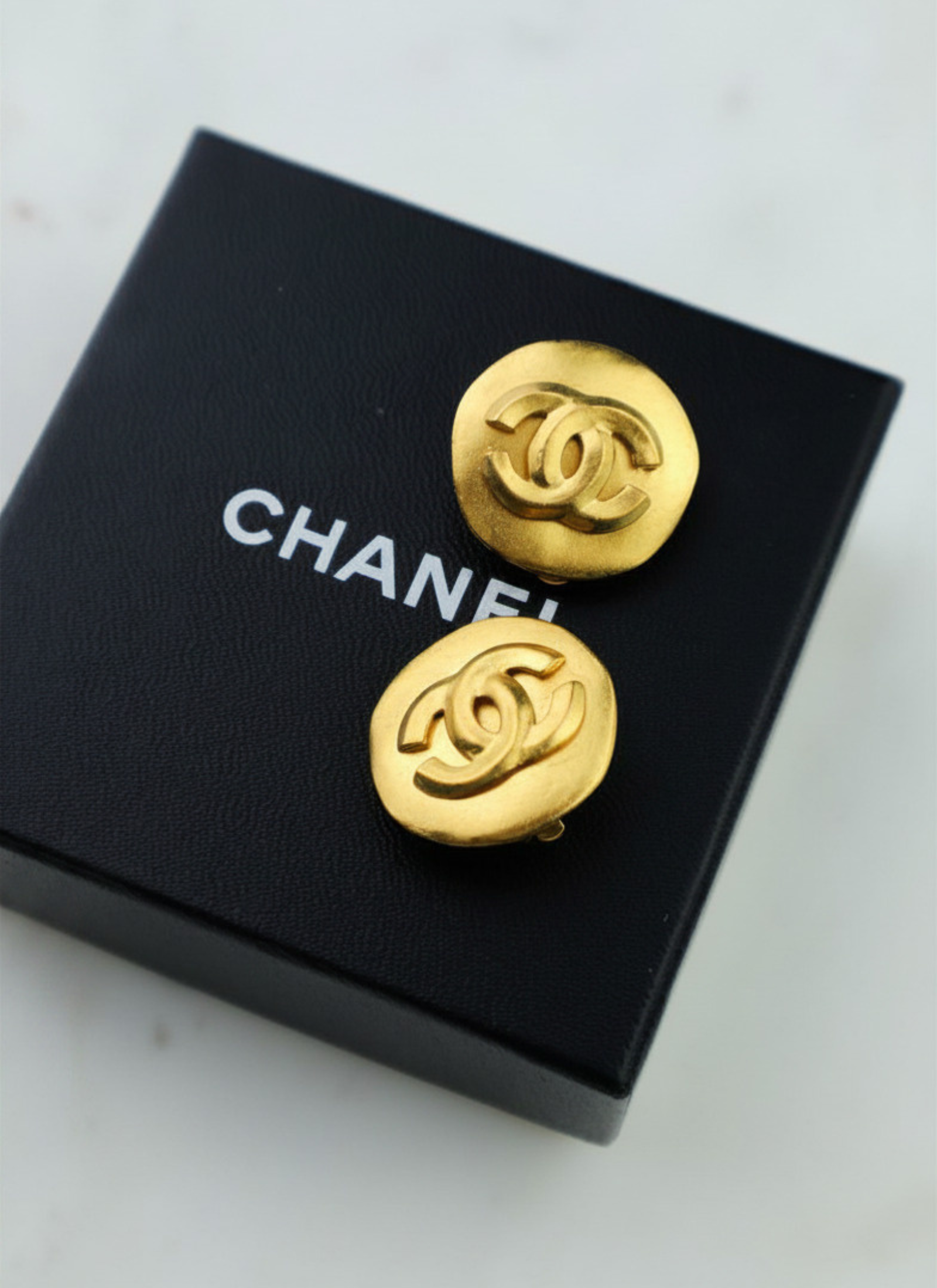 Chanel - okrągłe "water effect" klipsy vintage sezon wiosna/lato 1996 r.
