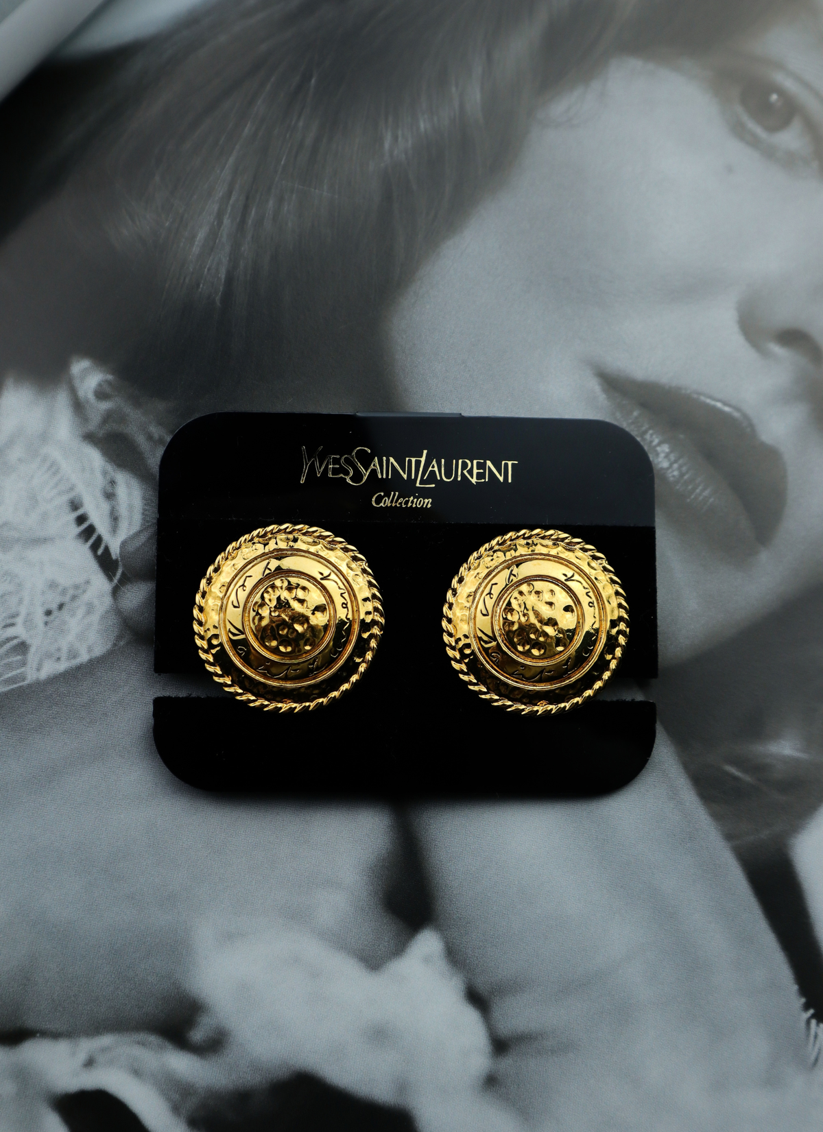 Yves Saint Laurent vintage klipsy medaliony