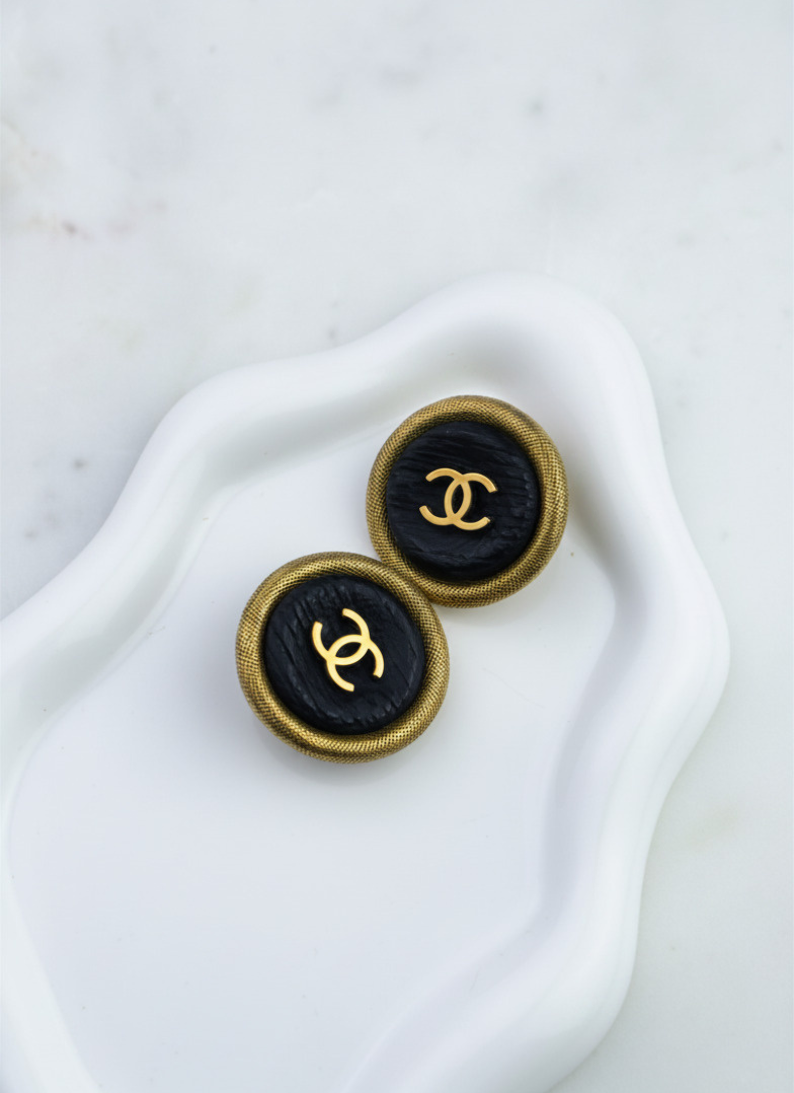 Chanel - vintage klipsy czarno złote jesień 1994 r.