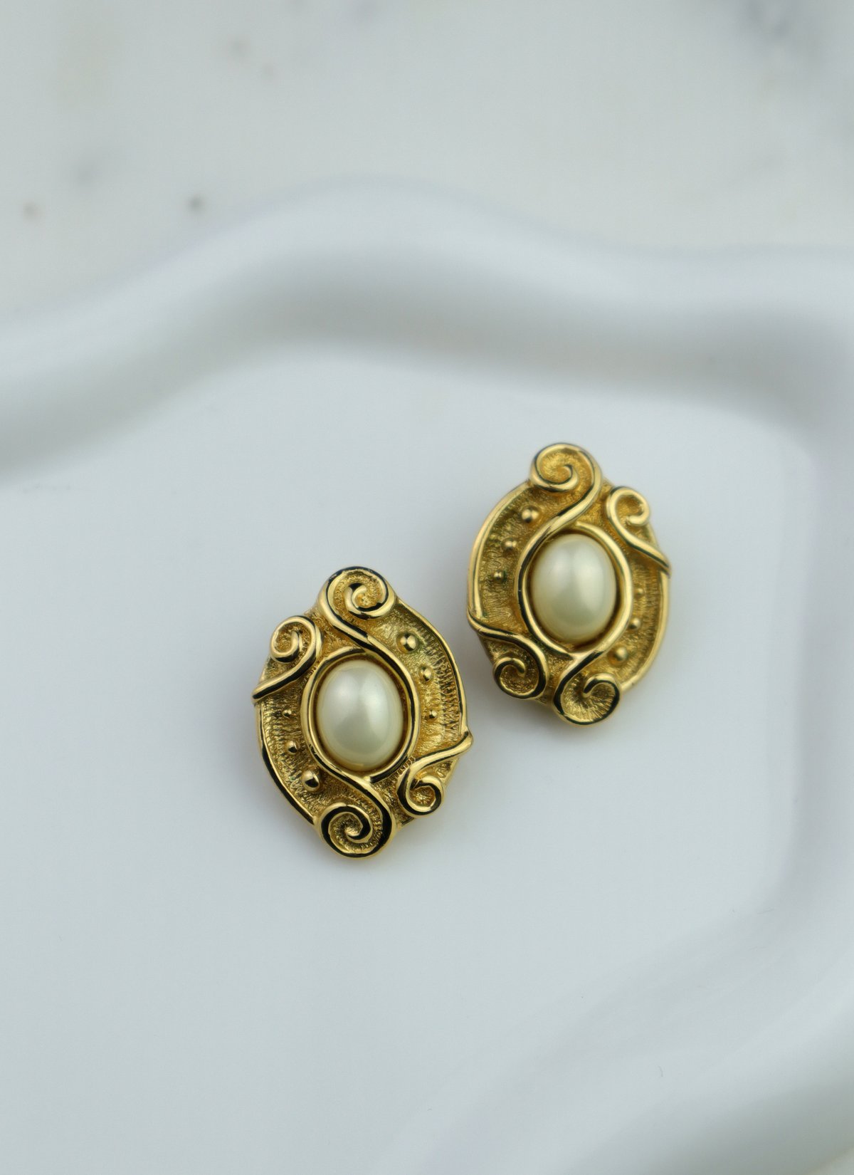 Christian Dior vintage klipsy z perłowym kaboszonem