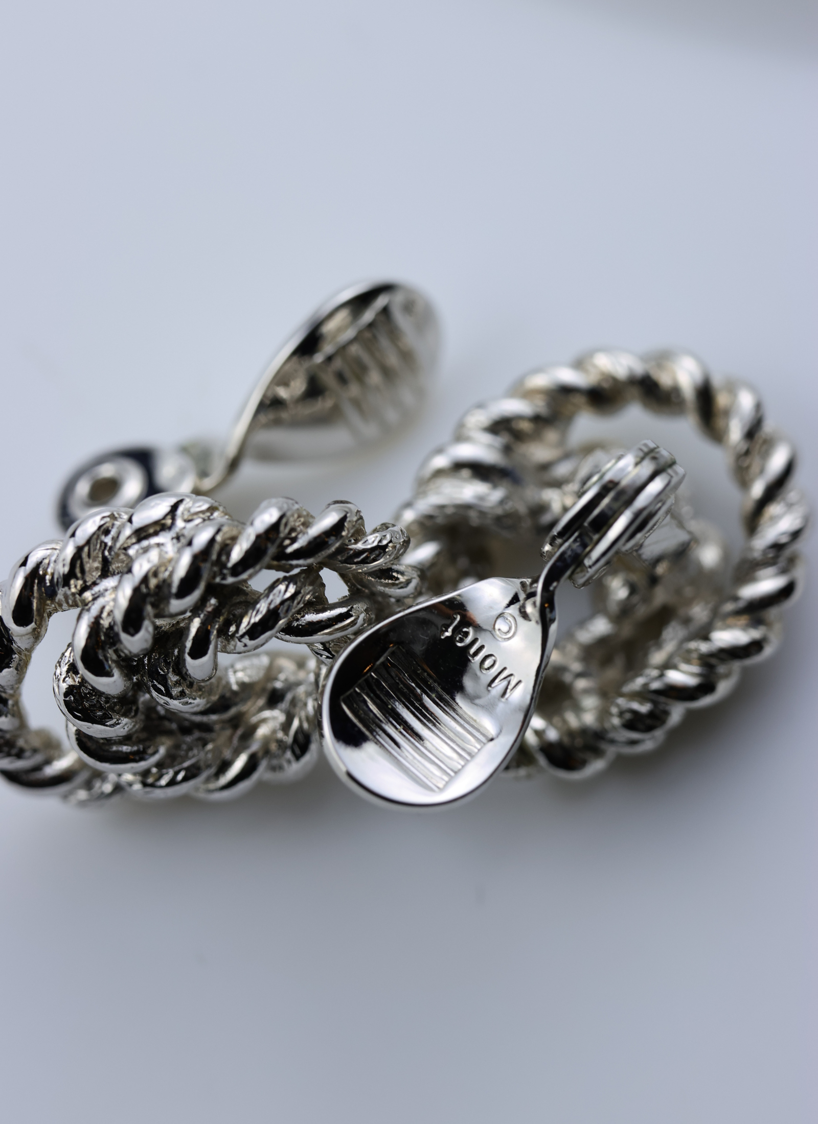 Monet – klipsy „Srebrna Plecionka”