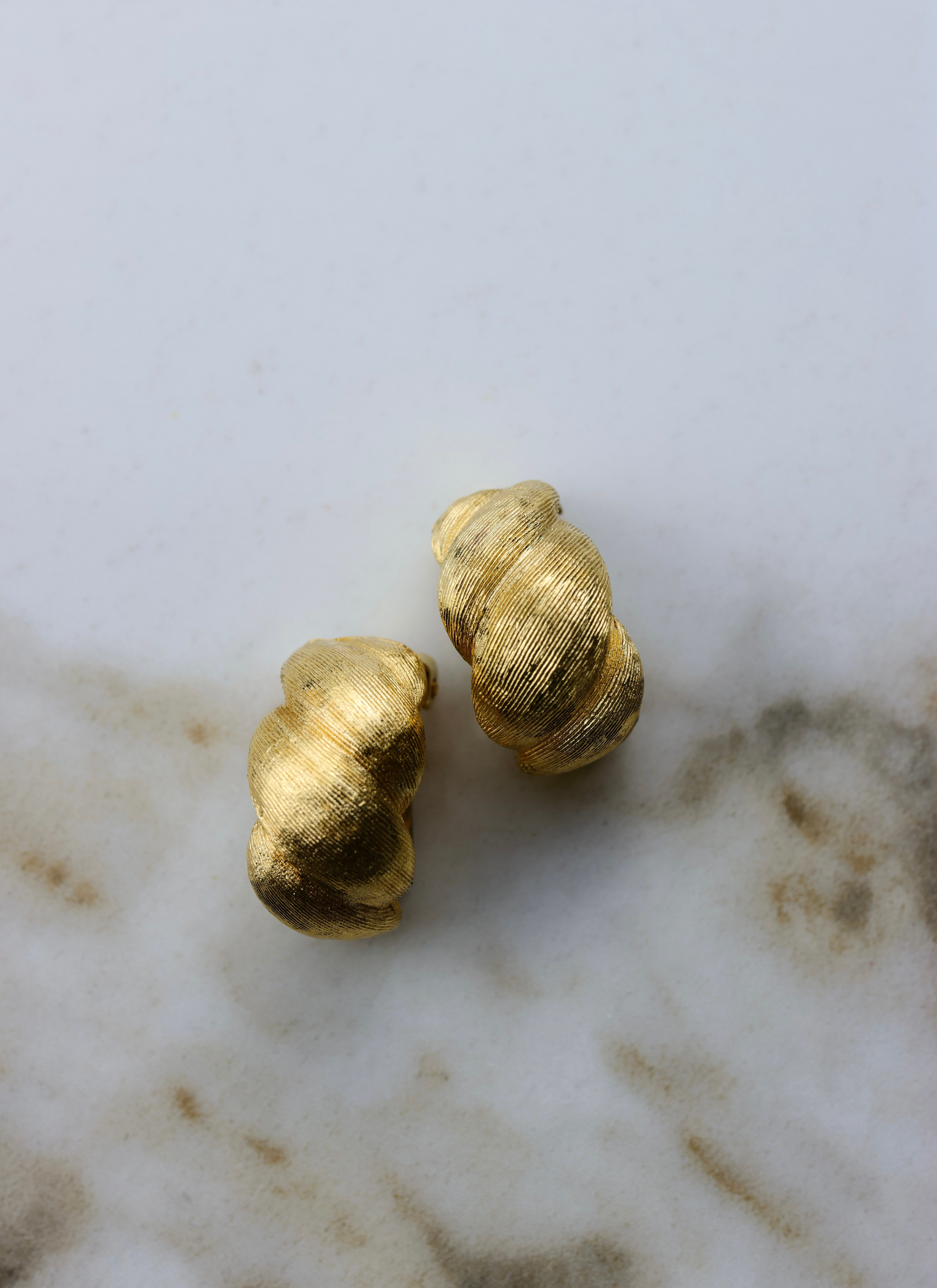 Christian Dior - skręcane złote klipsy