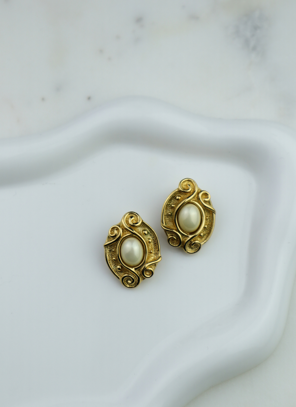 Christian Dior vintage klipsy z perłowym kaboszonem