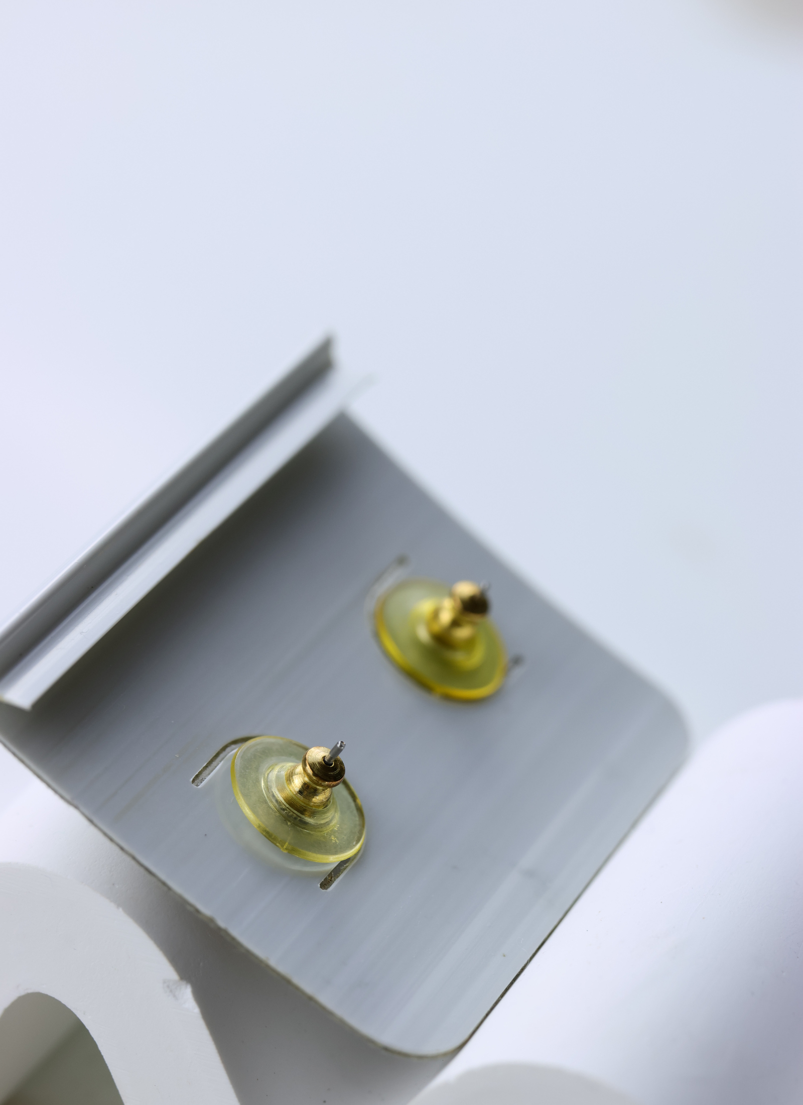 Christian Dior - pozłacane kolczyki (sztyfty)