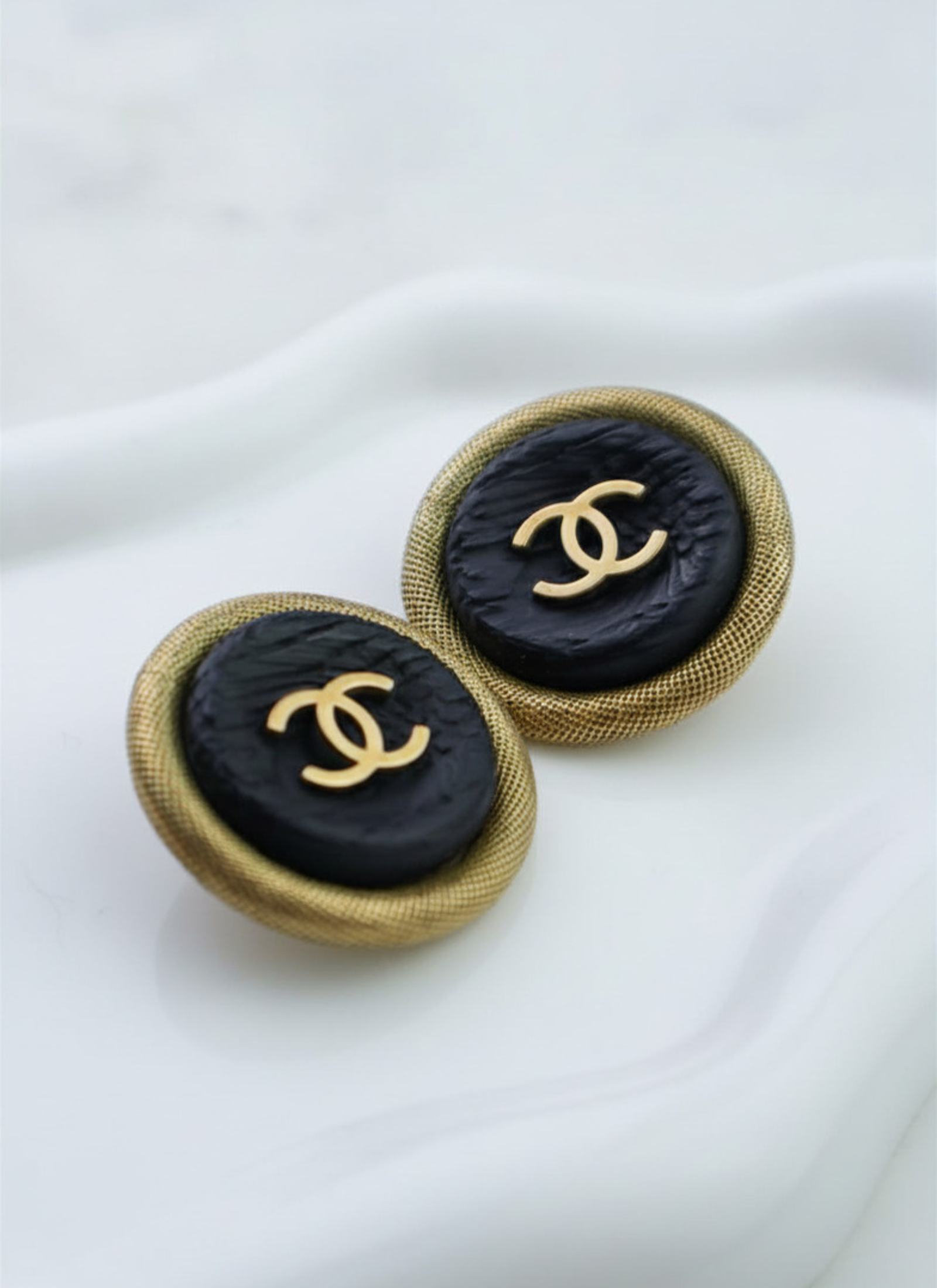 Chanel - vintage klipsy czarno złote jesień 1994 r.