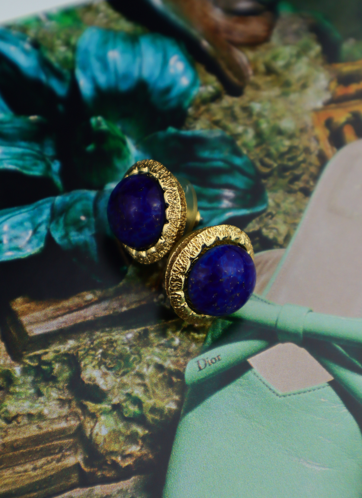 Christian Dior - kolczyki z kobaltowym kaboszonem "lapis lazuli"