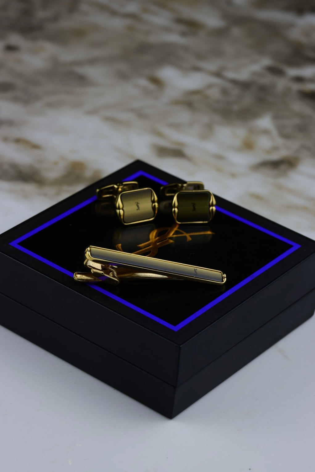 Yves Saint Laurent – zestaw spinki do mankietów, pozłacane z tygrysim okiem (S23)