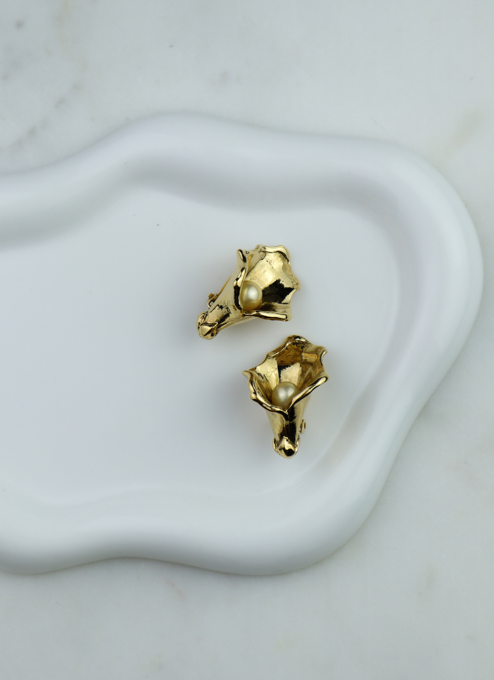 Yves Saint Laurent - klipsy Calla Lily z perłą vintage