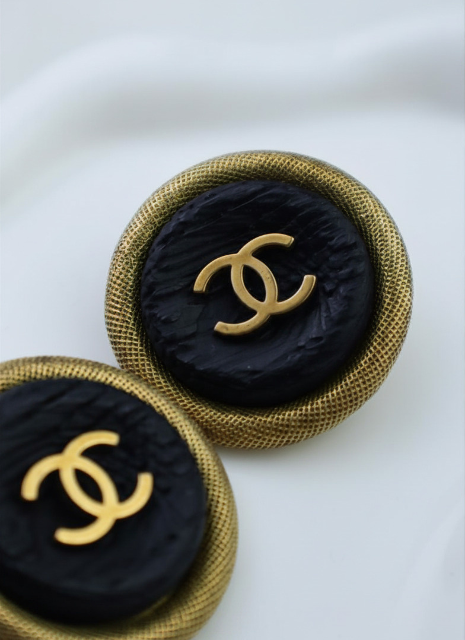 Chanel - vintage klipsy czarno złote jesień 1994 r.