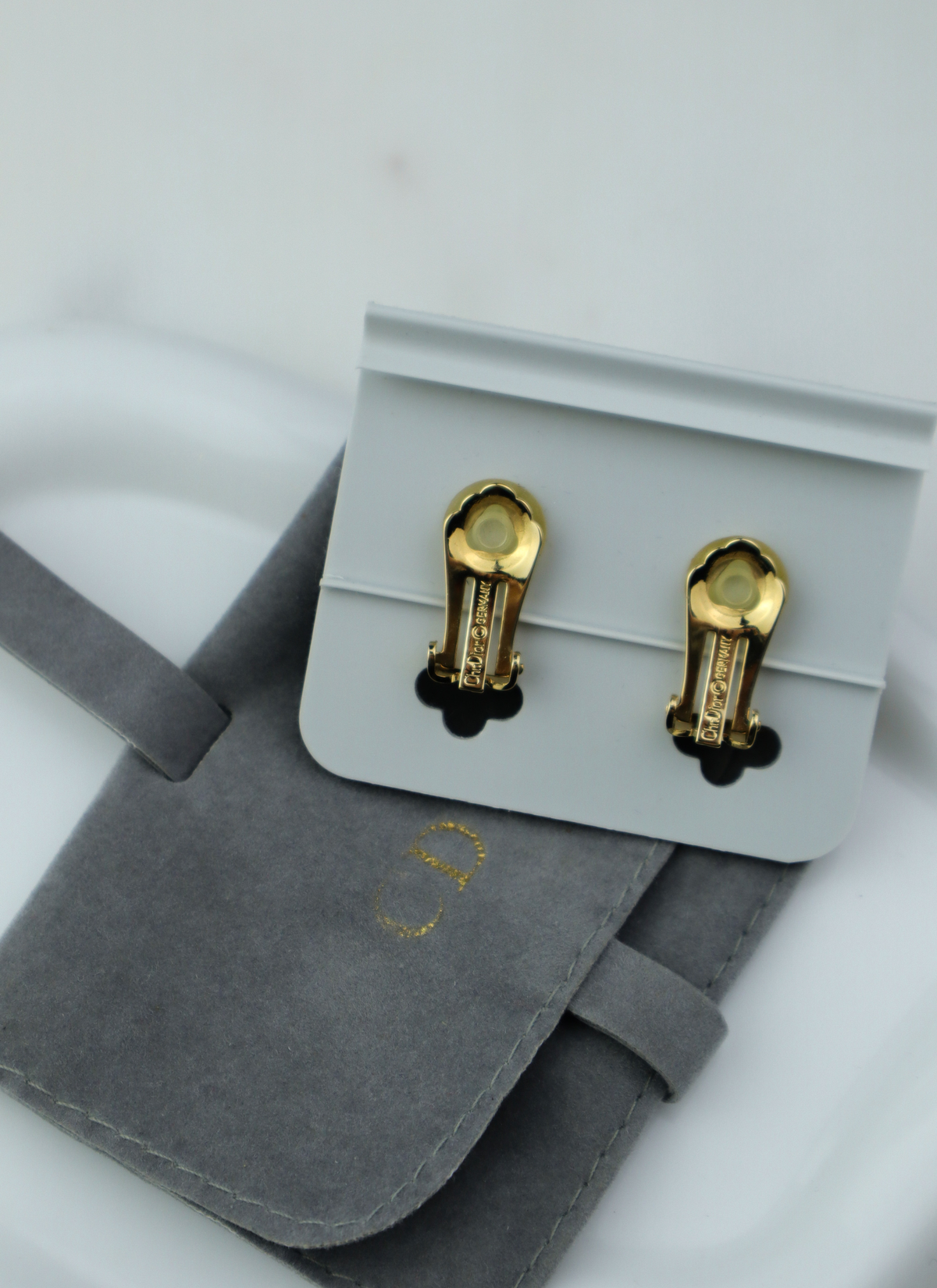 Christian Dior pozłacane kopułkowe ażurowe klipsy