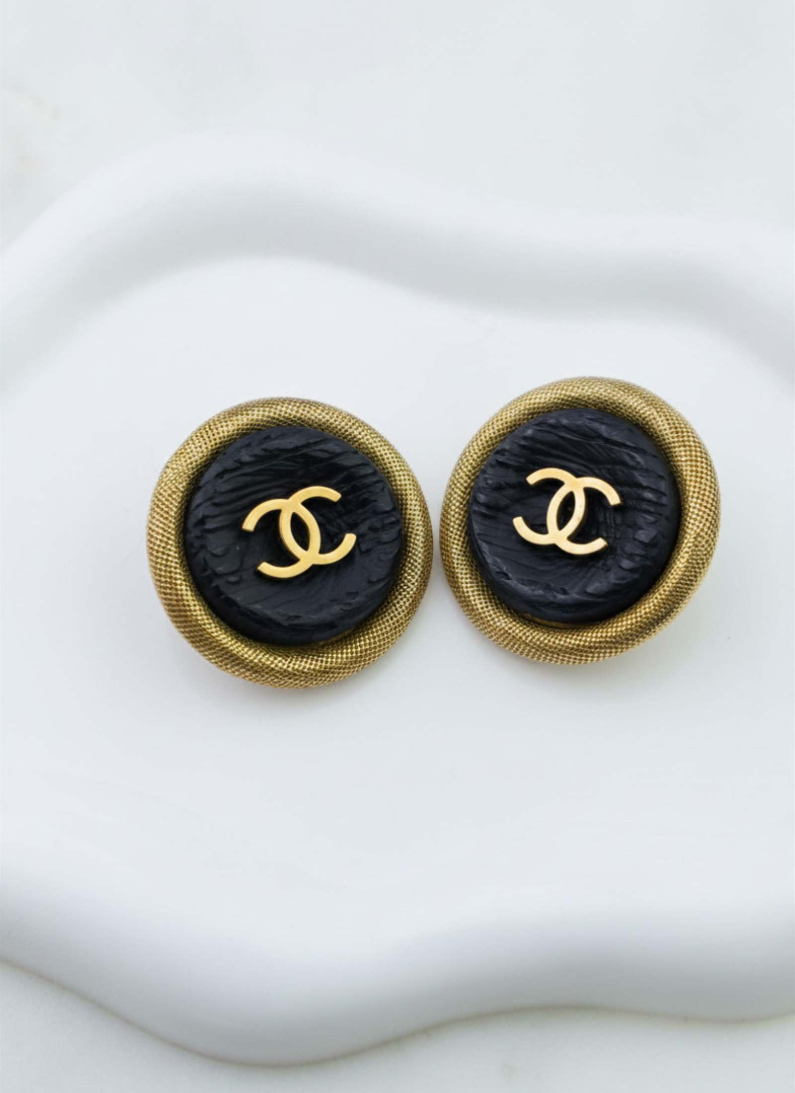 Chanel - vintage klipsy czarno złote jesień 1994 r.