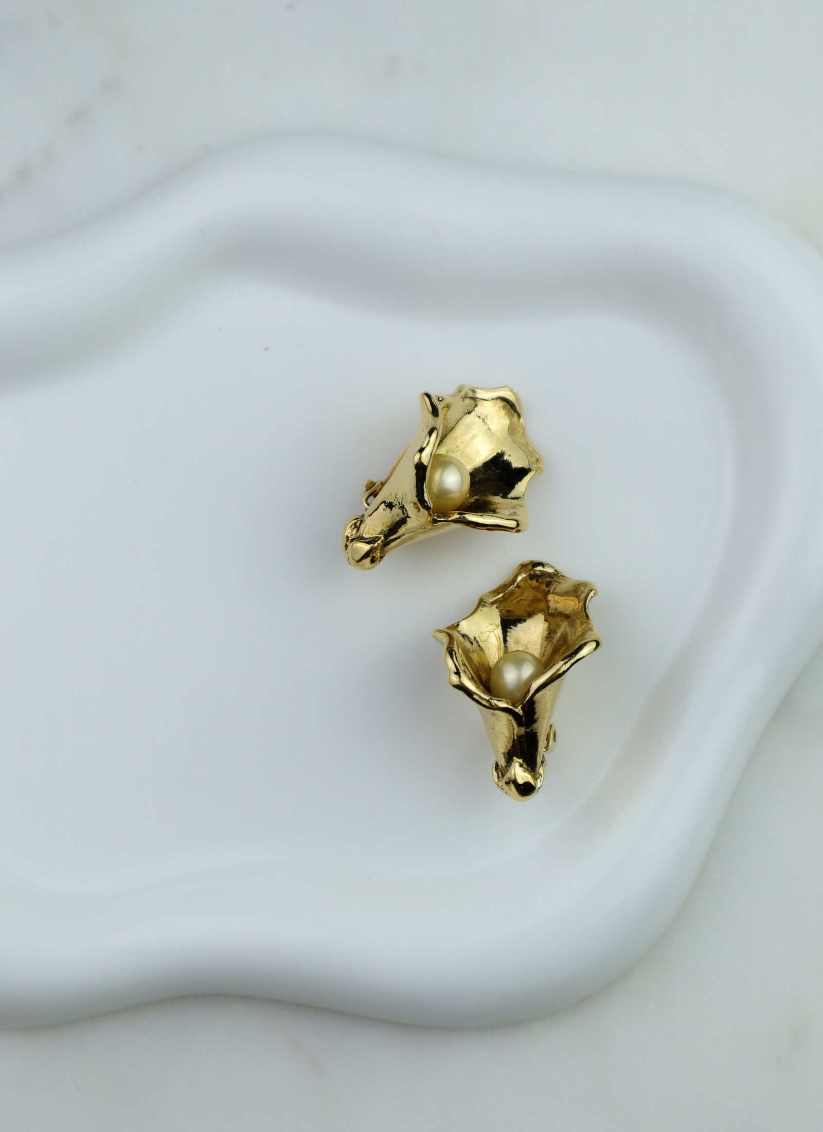 Yves Saint Laurent - klipsy Calla Lily z perłą vintage
