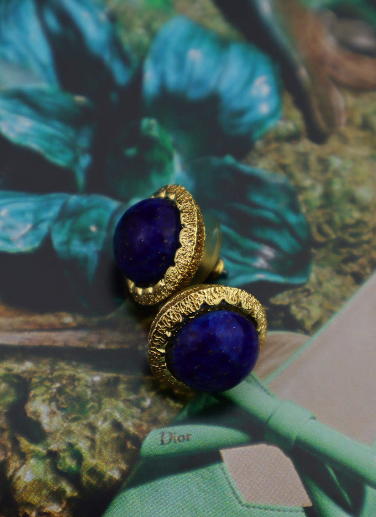 Christian Dior - kolczyki z kobaltowym kaboszonem "lapis lazuli"