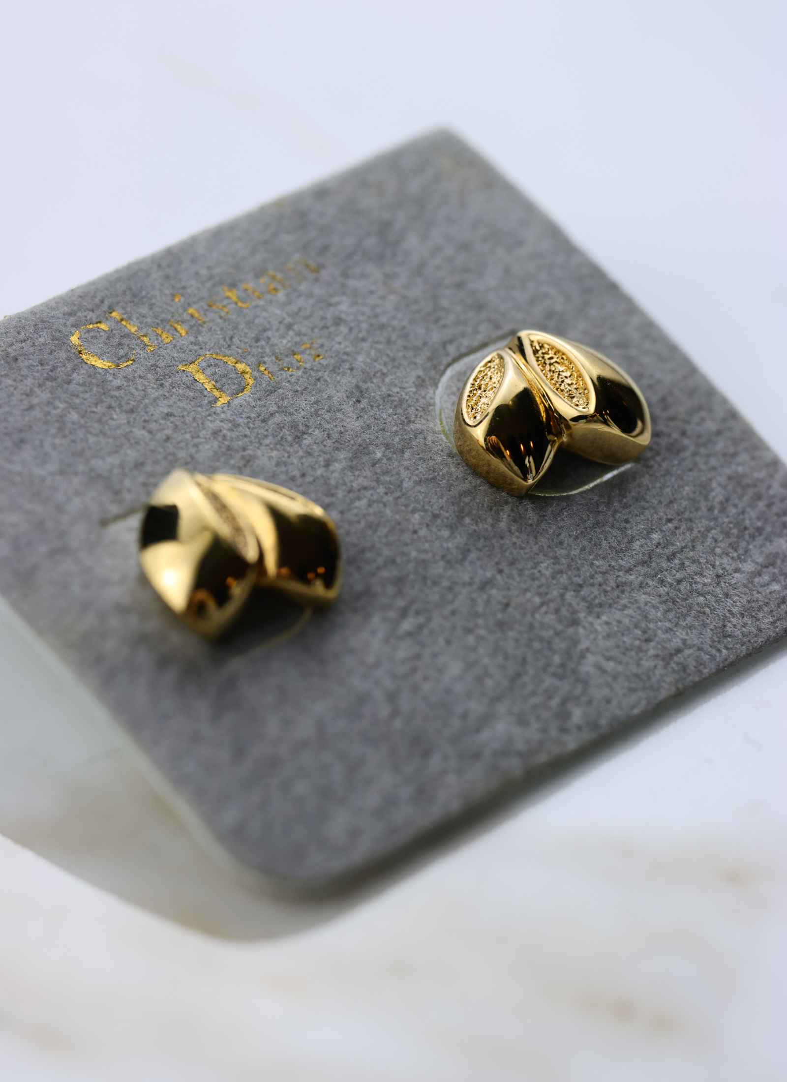 Christian Dior - pozłacane kolczyki (sztyfty)