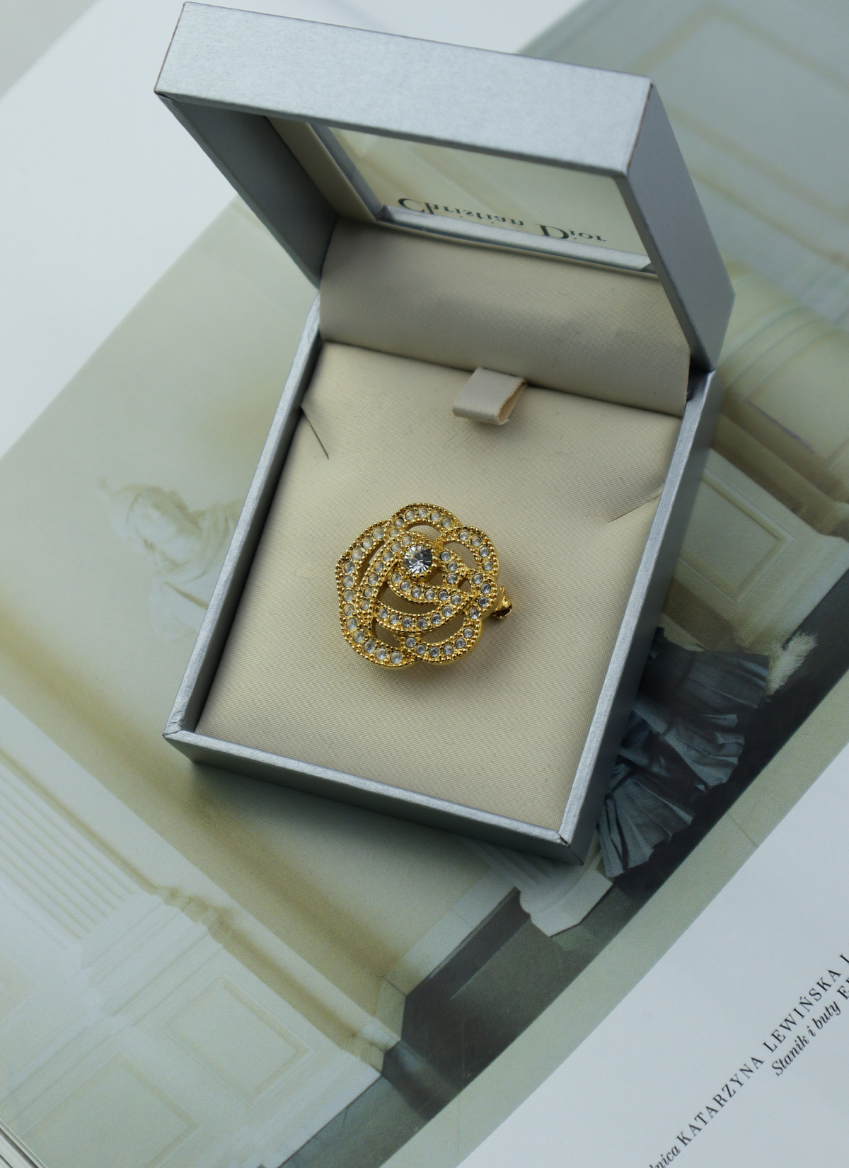 Christian Dior vintage broszka kwiat z kryształkami