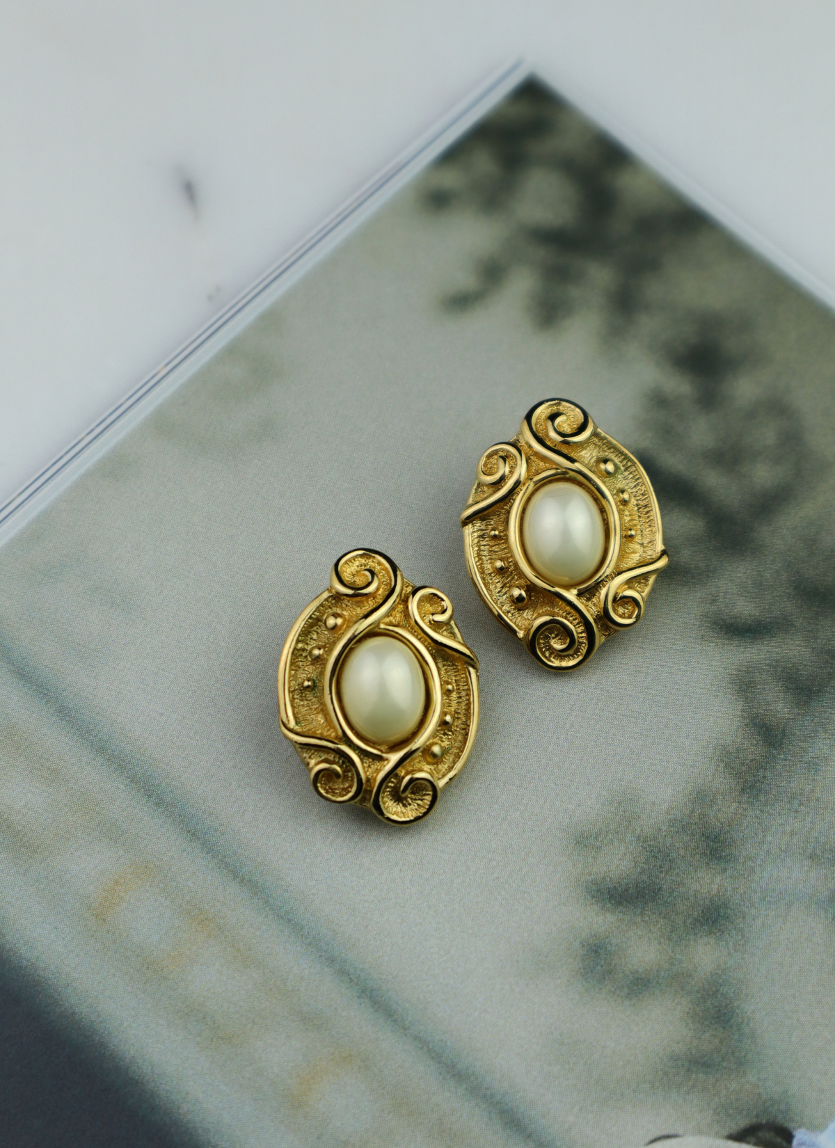 Christian Dior vintage klipsy z perłowym kaboszonem