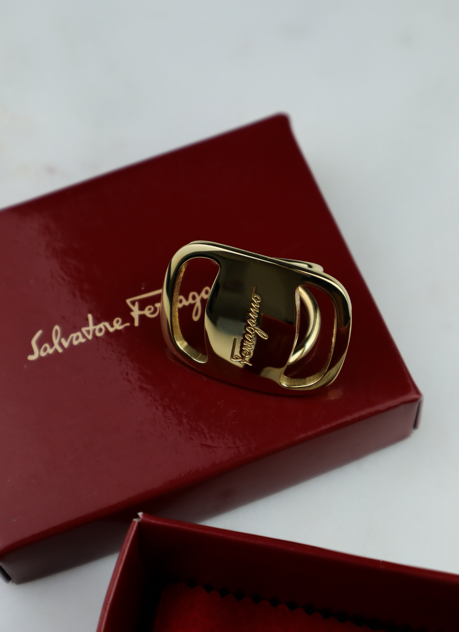 Salvatore Ferragamo - pierścień do apaszki set z pudełkiem