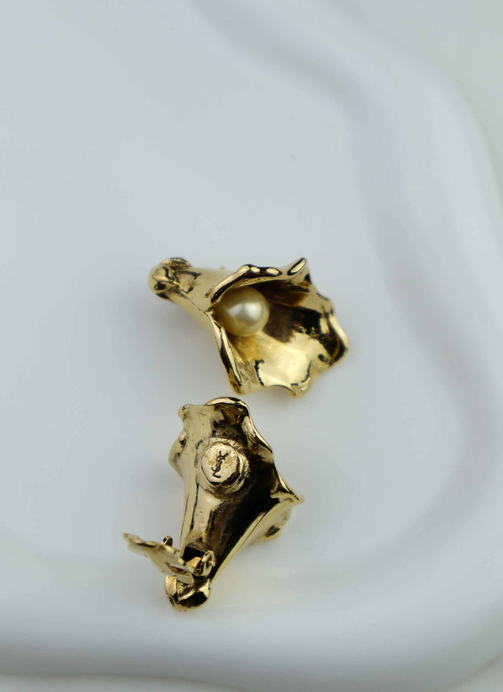 Yves Saint Laurent - klipsy Calla Lily z perłą vintage