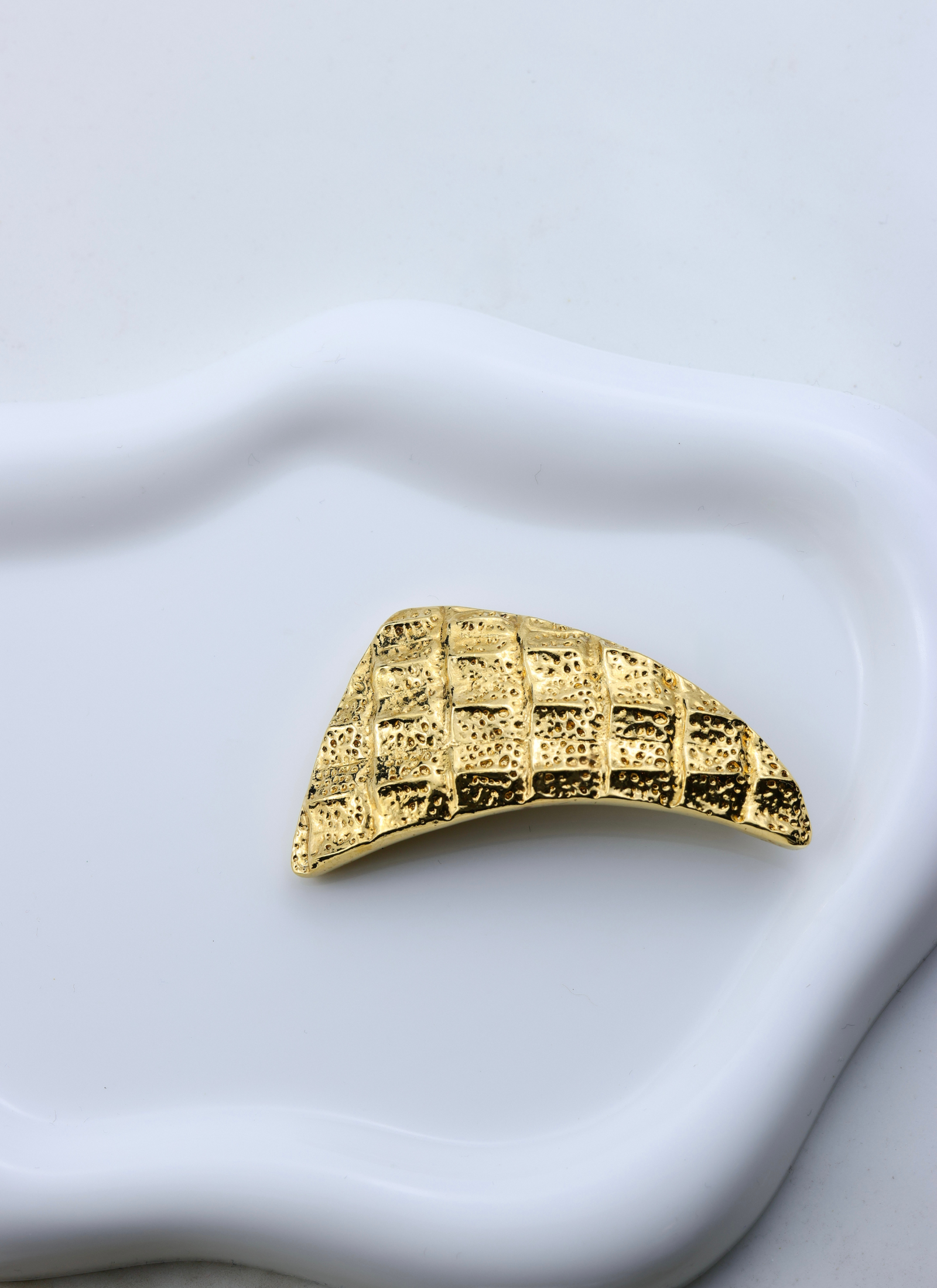 Yves Saint Laurent – rzeźbiarska broszka vintage