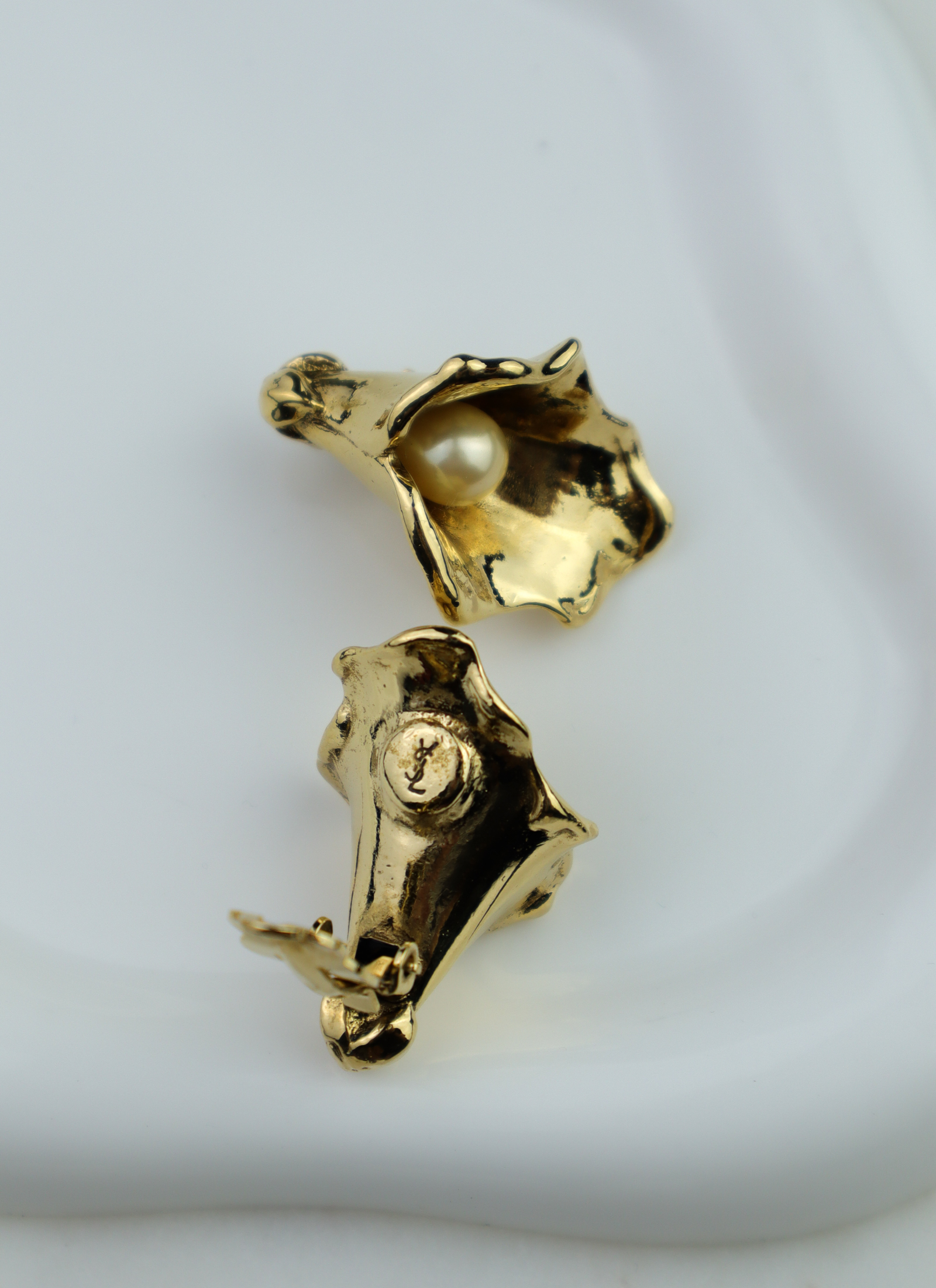 Yves Saint Laurent - klipsy Calla Lily z perłą vintage