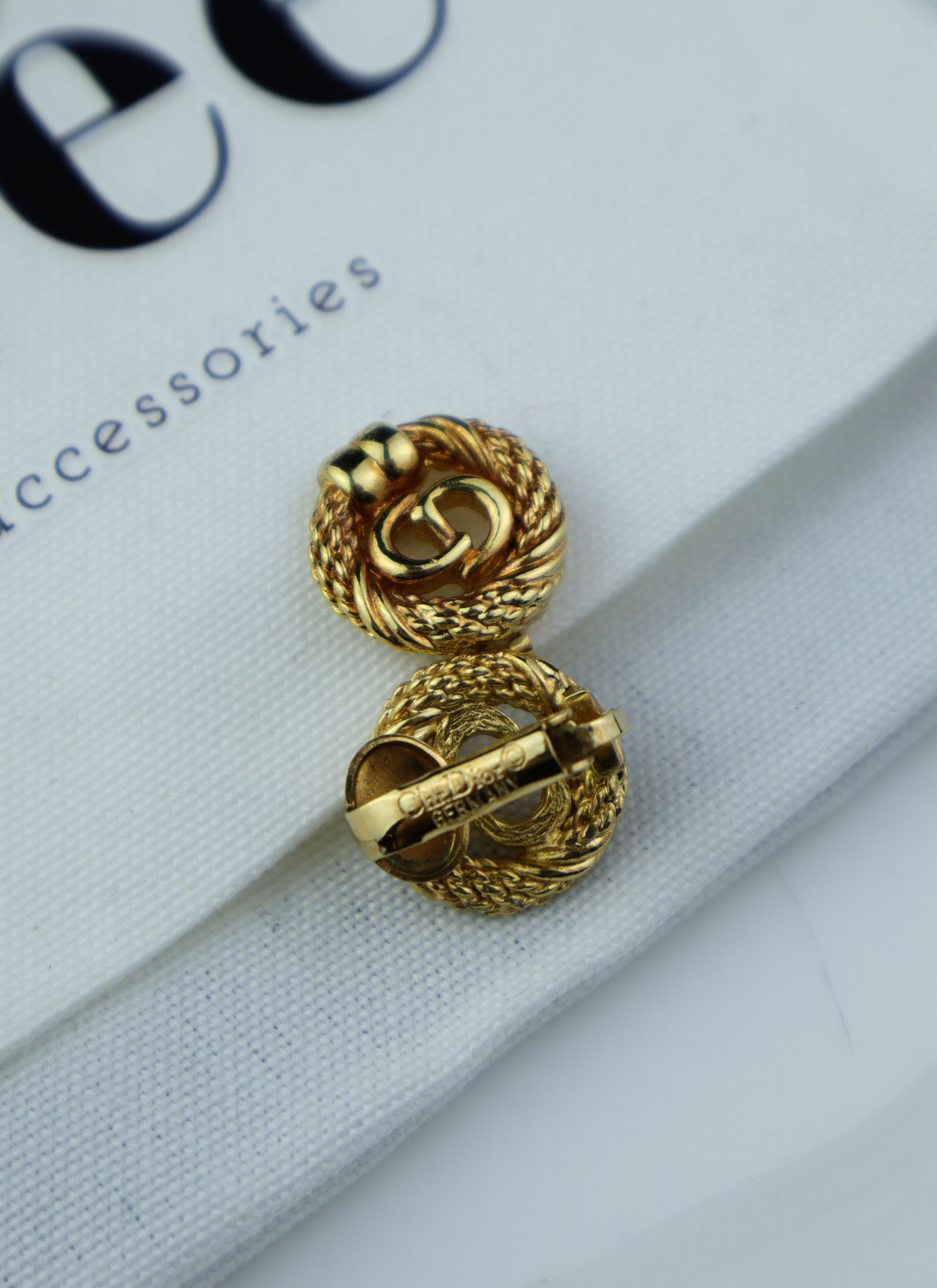 Christian Dior pozłacane klipsy z motywem CD