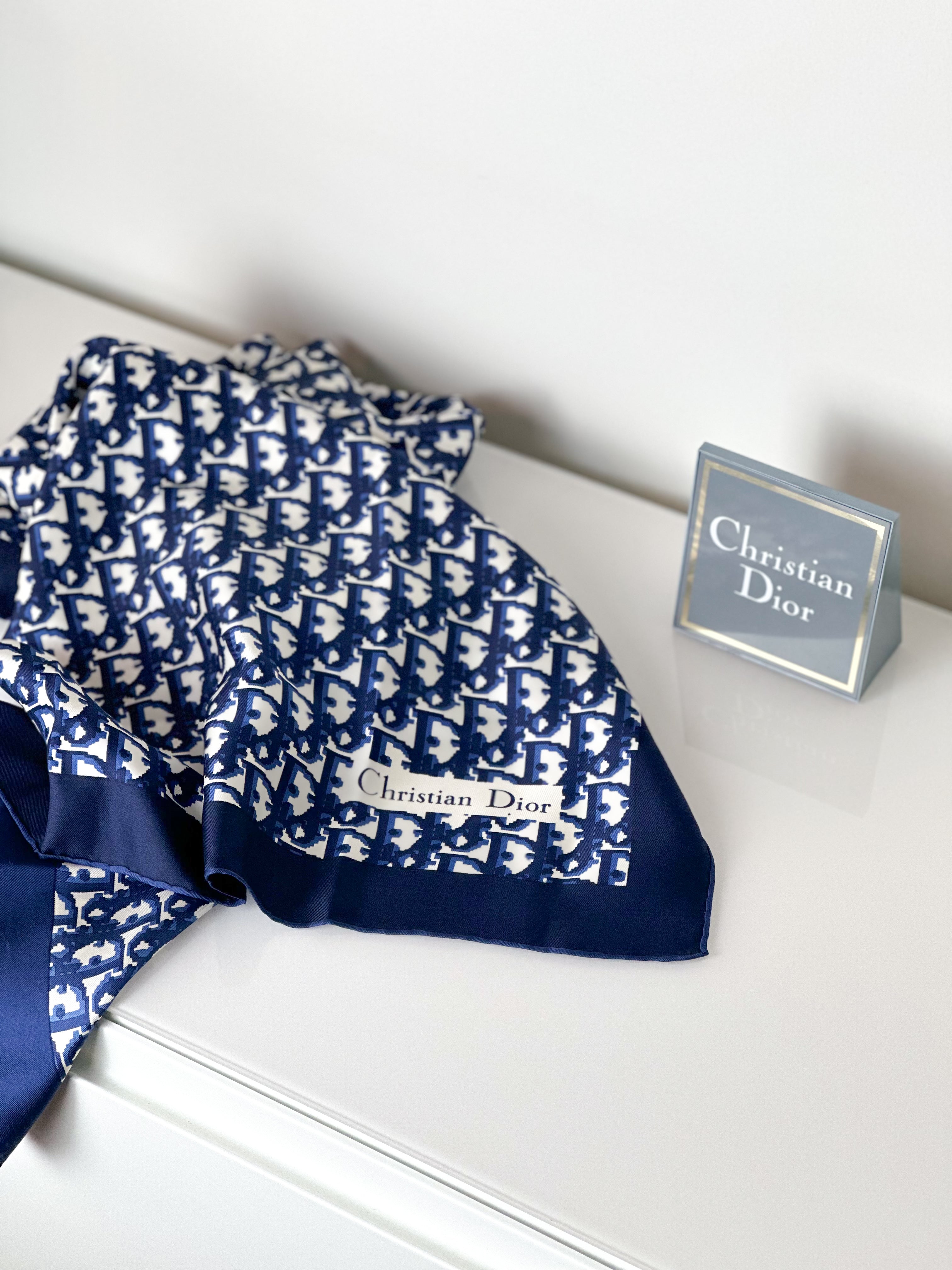 Christian Dior - jedwabna apaszka vintage w monogram