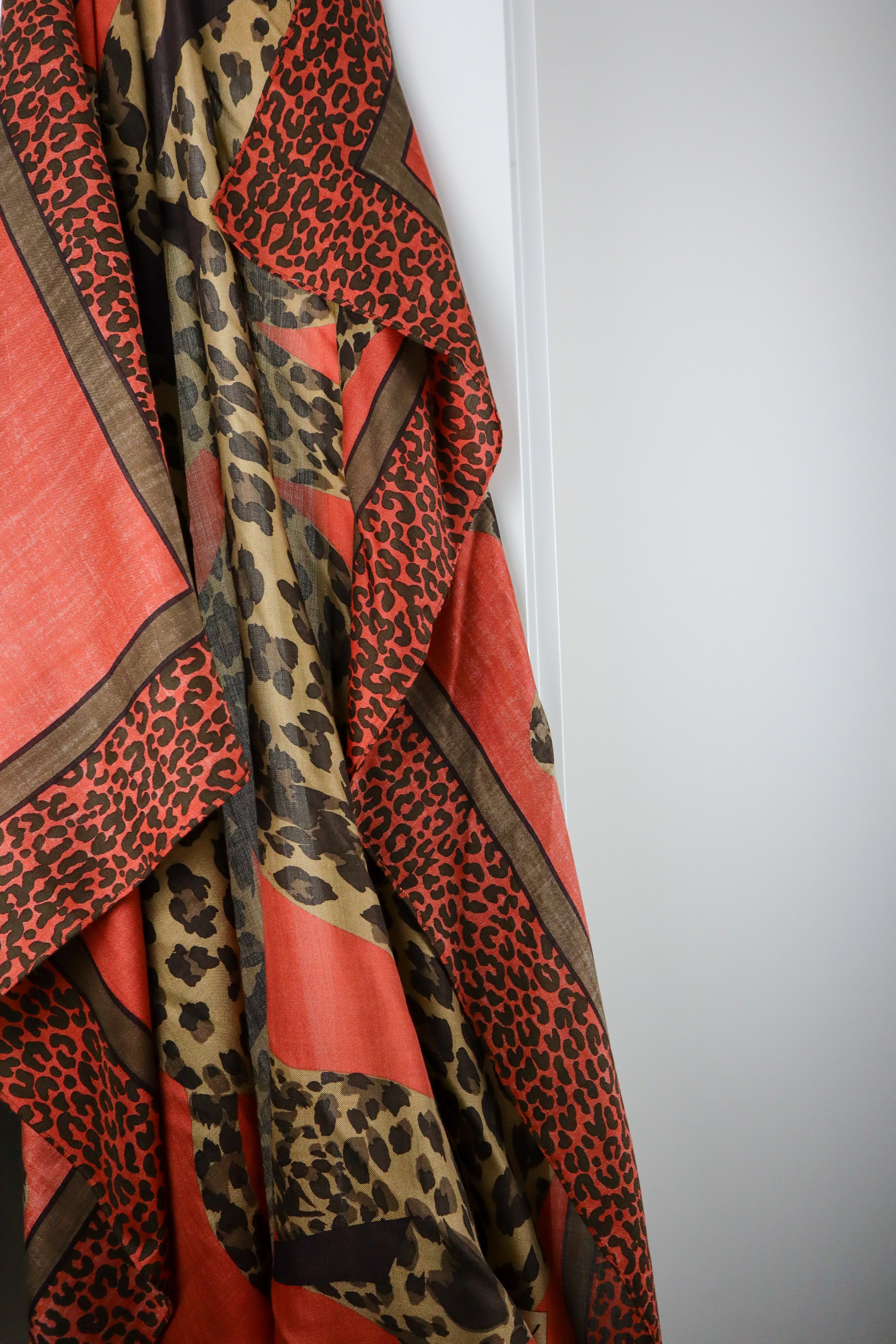 Yves Saint Laurent - duży bawełniany szal "Wild Leopard"