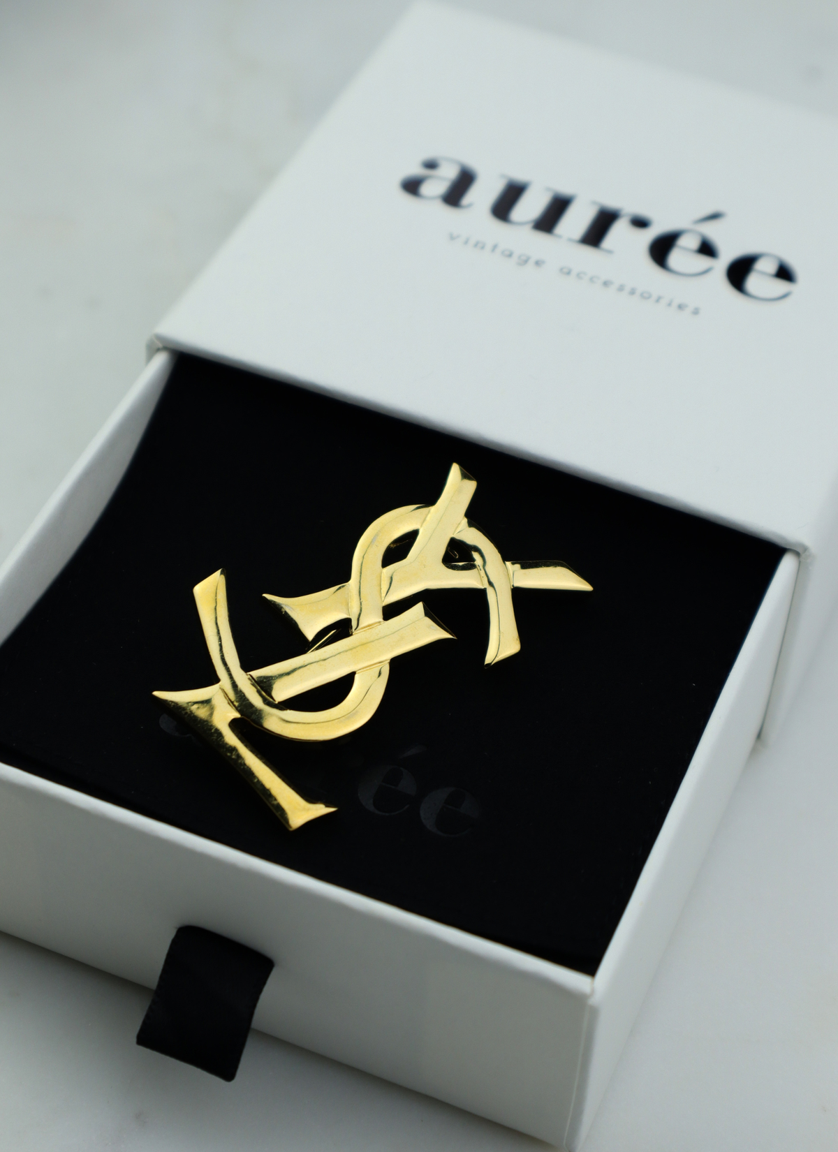 Yves Saint Laurent vintage broszka Cassandre