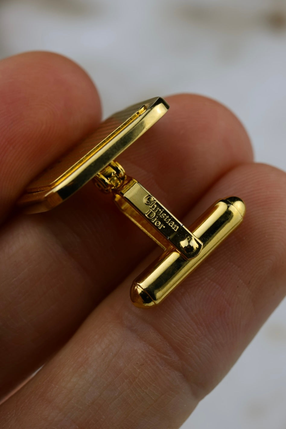 Christian Dior – kwadratowe pozłacane spinki z motywem tapestry (SP025)