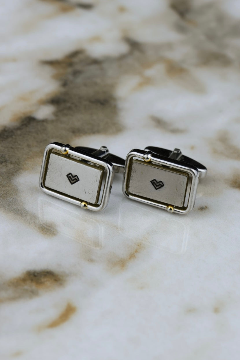 Stalowe – prostokątne gładkie spinki z czarnym emblematem serca (SP018)