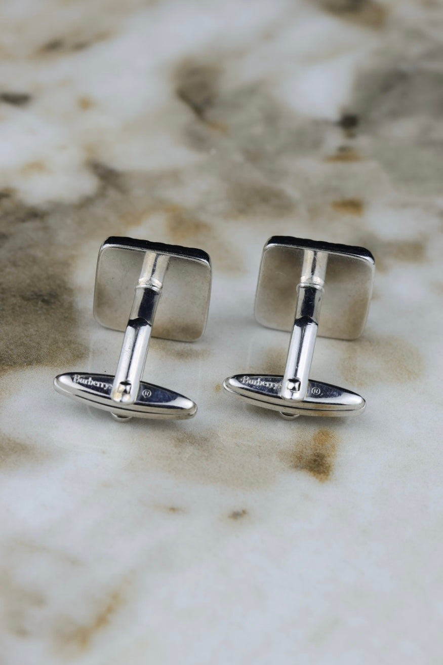 Burberry – stalowe kwadratowe spinki z motywem fali (SP014)