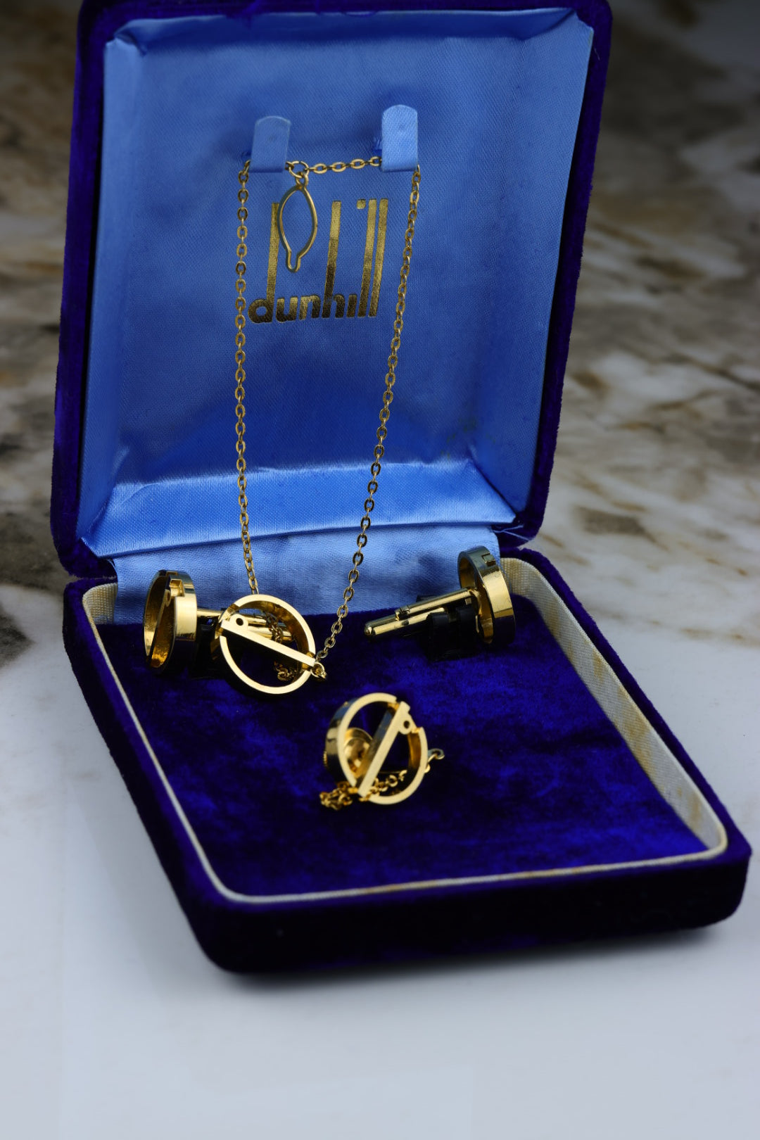 Dunhill – spinki w kształcie logo, pozłacane, oryginalne niebieskie pudełko (S40)