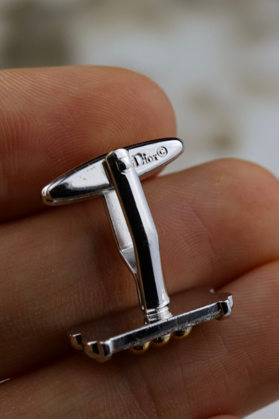 Christian Dior – stalowe spinki z pozłacanym motywem pergaminu (SP015)