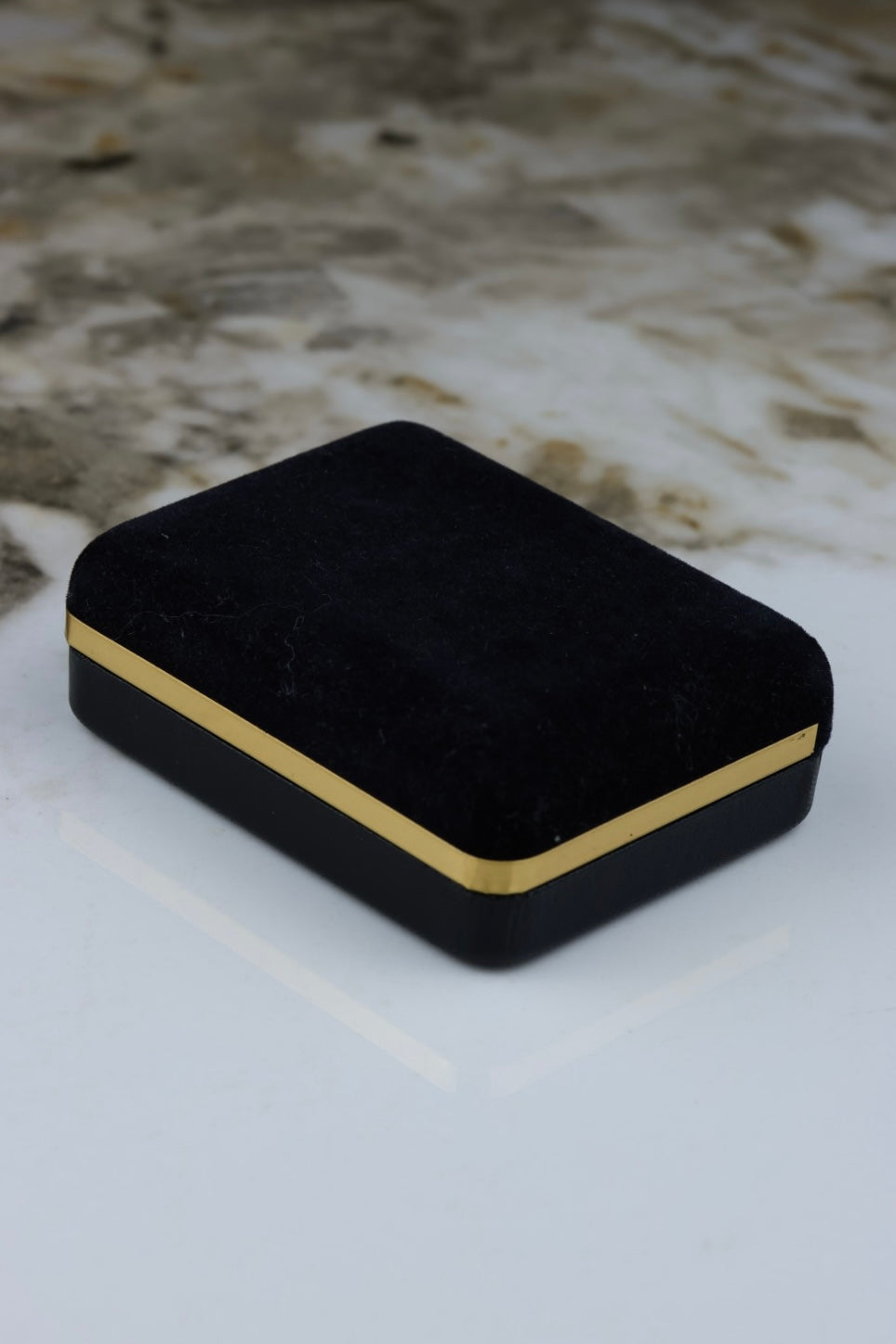 Pierre Cardin – spinki do mankietów w odcieniu stalowo-złotym z logo (S42)