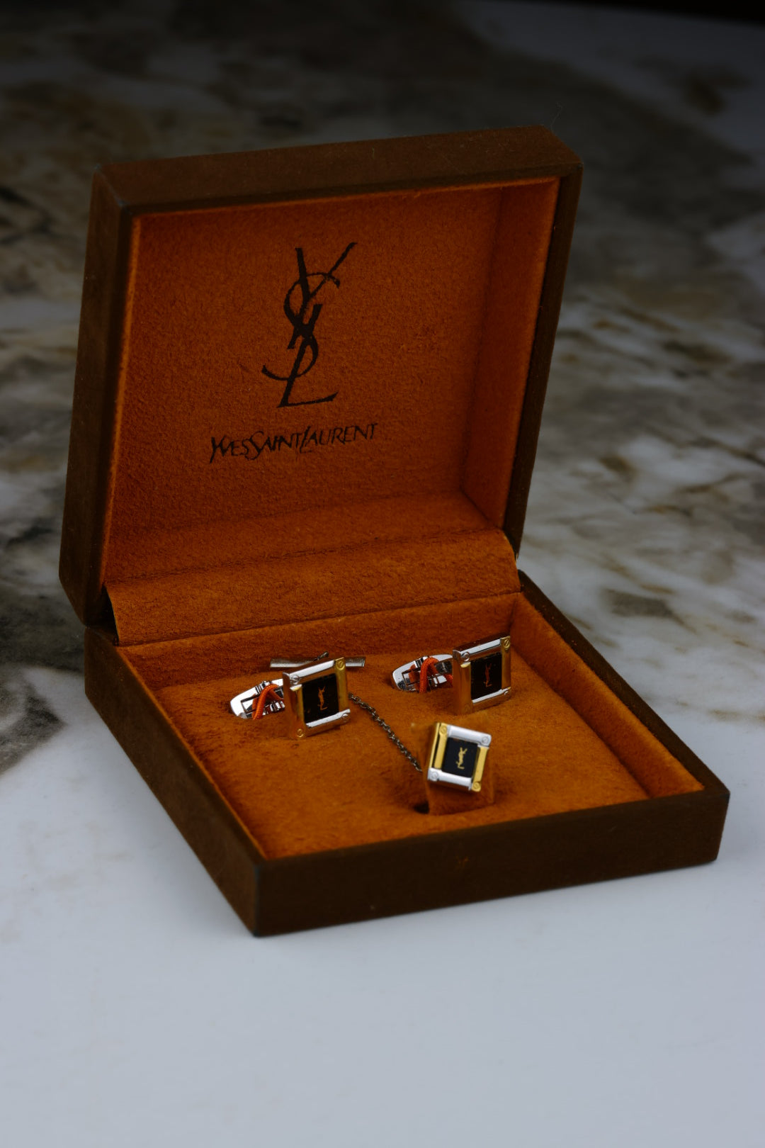 Yves Saint Laurent – zestaw spinki, srebrno-złote z czarnym emaliowanym detalem (S25)