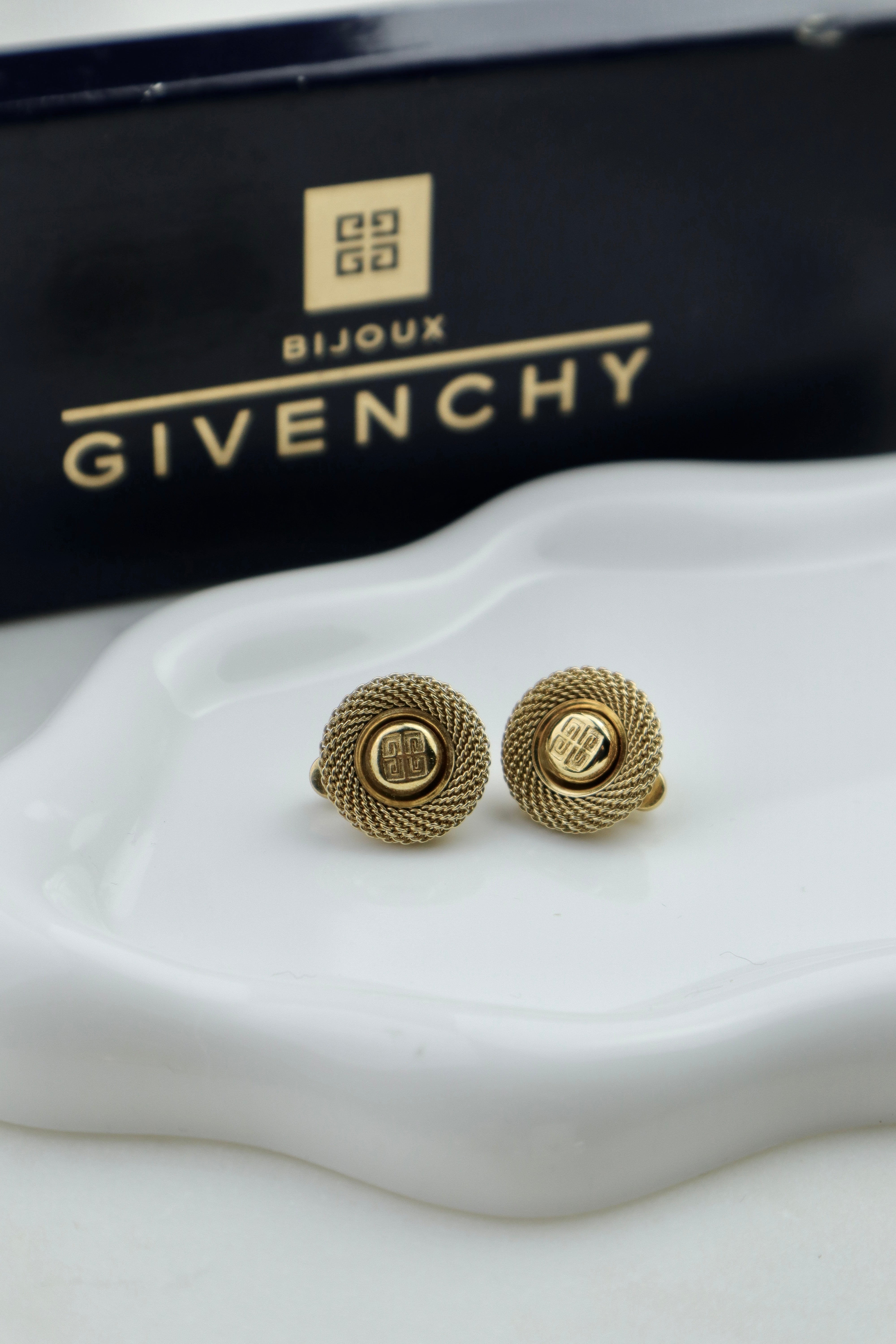 Givenchy – zestaw biżuterii vintage: broszka i klipsy