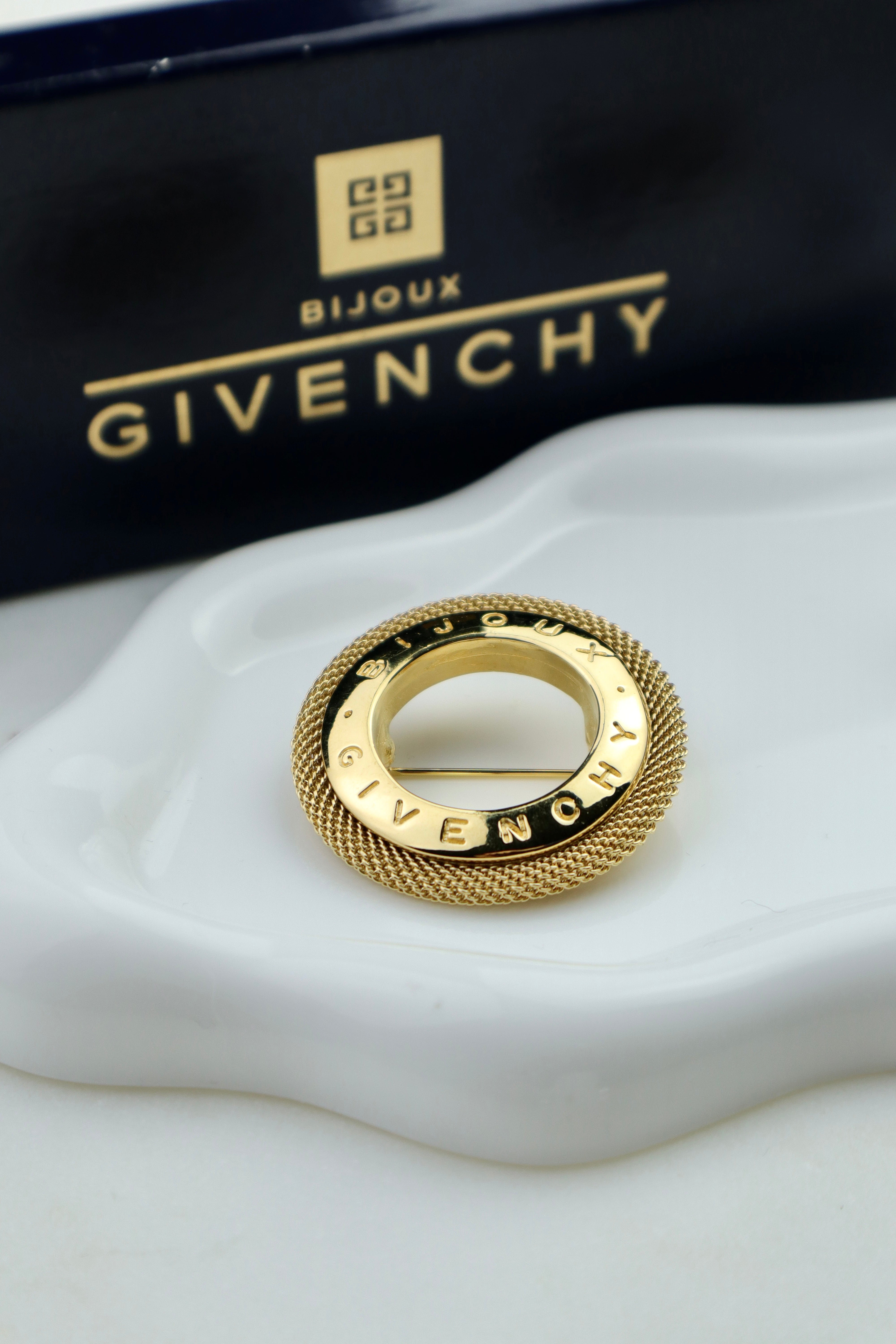 Givenchy – zestaw biżuterii vintage: broszka i klipsy