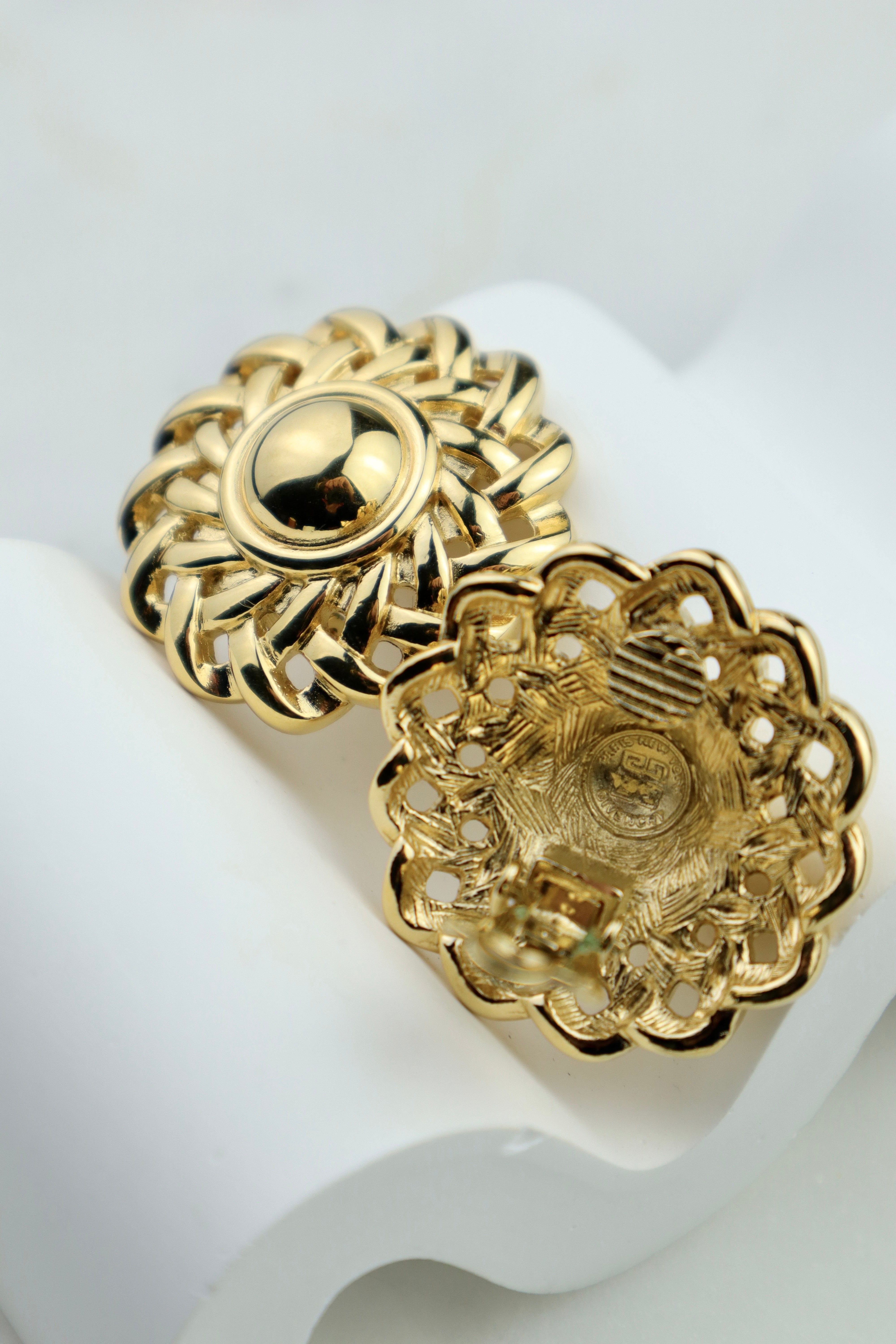 Givenchy - pozłacane klipsy vintage „Królewska Rozeta”