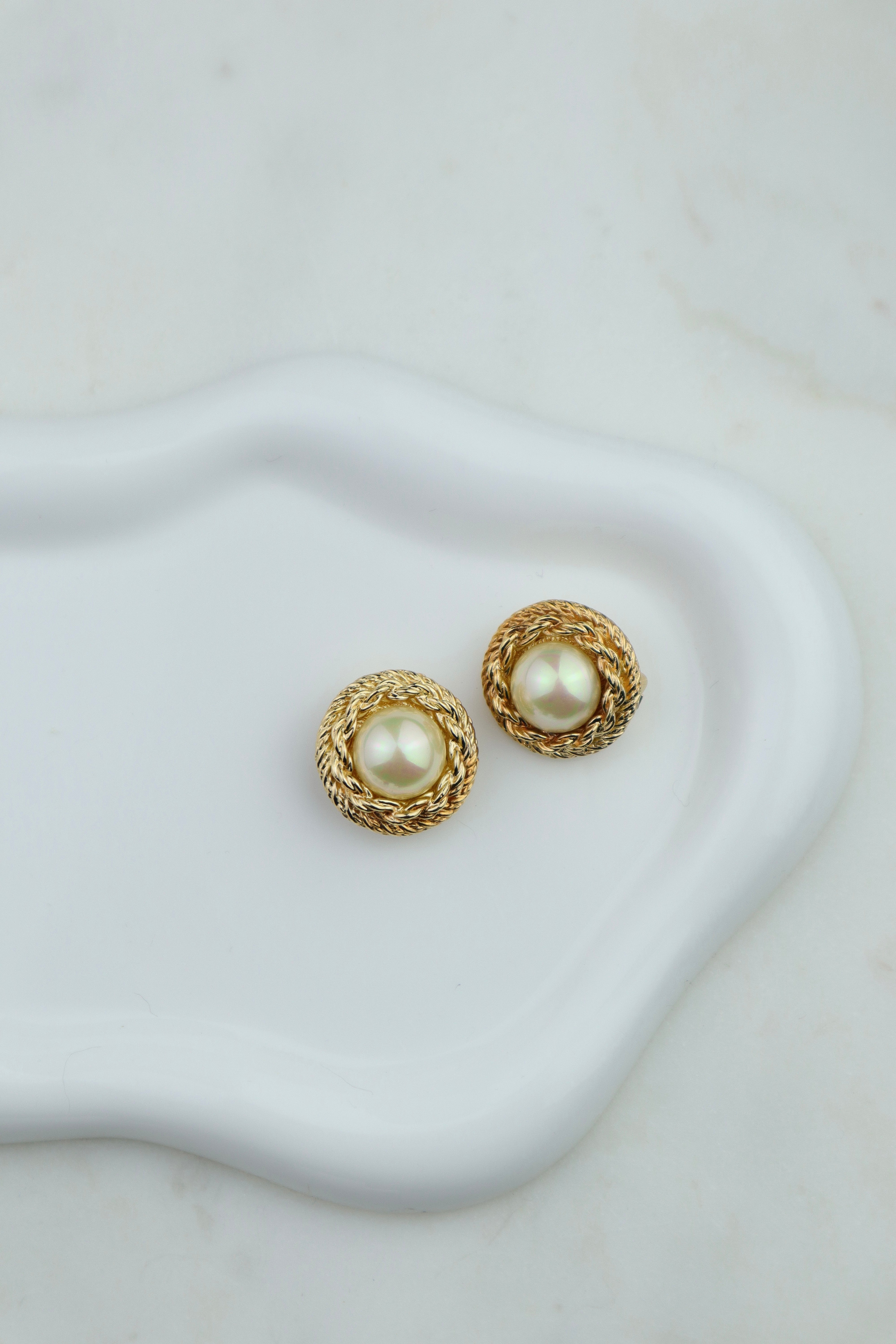 Christian Dior - duże okrągłe klipsy rope z perłą