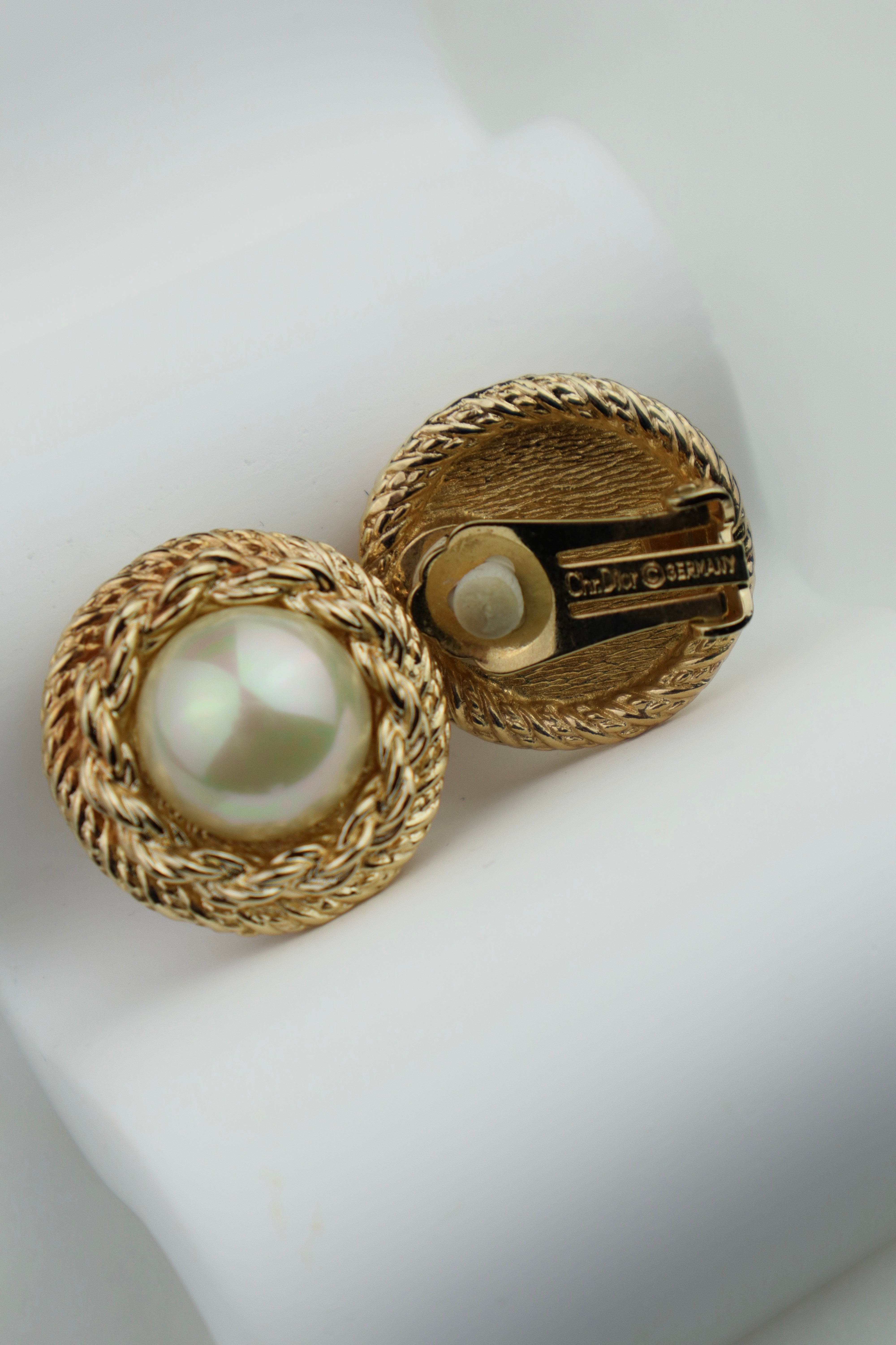 Christian Dior - duże okrągłe klipsy rope z perłą