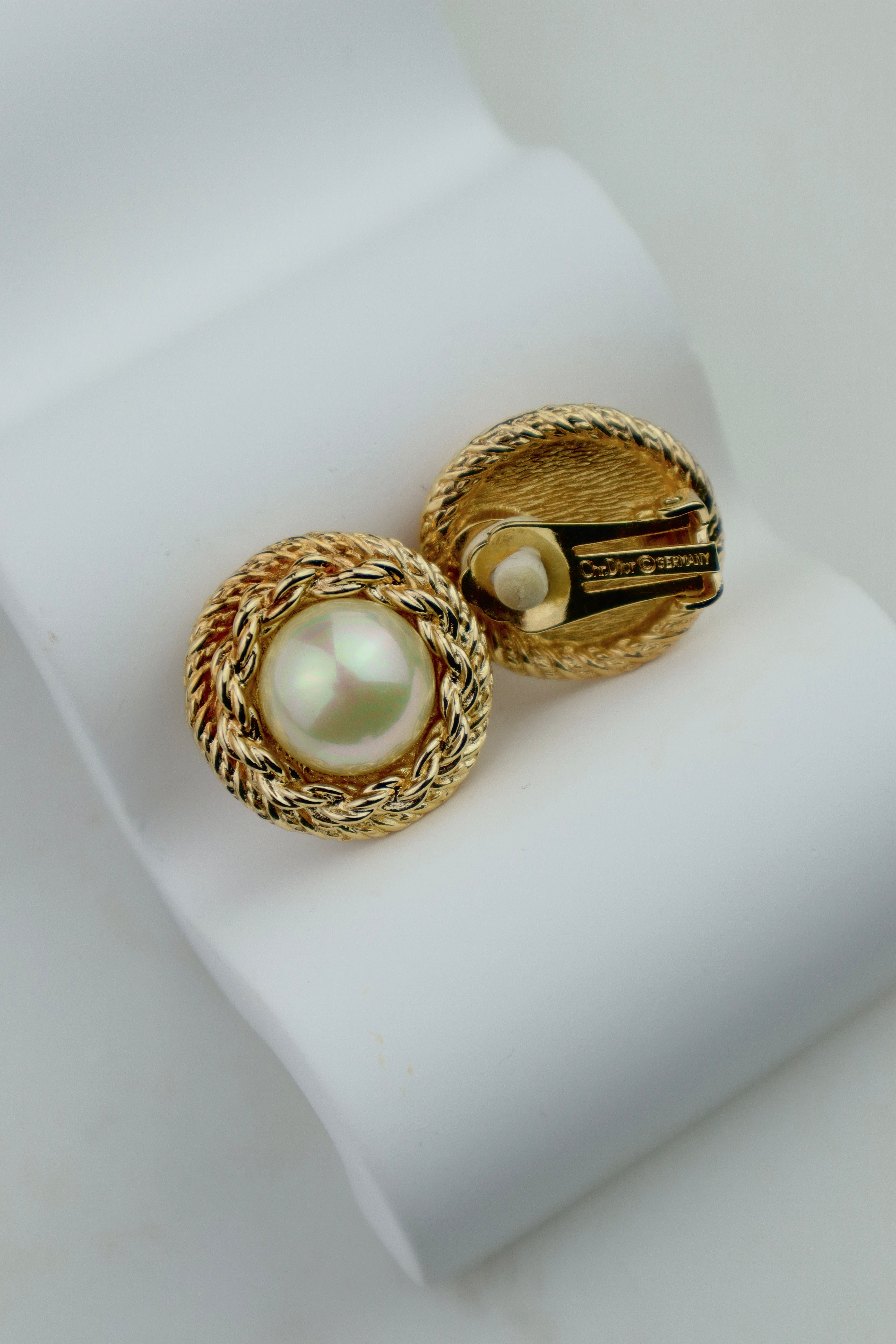 Christian Dior - duże okrągłe klipsy rope z perłą