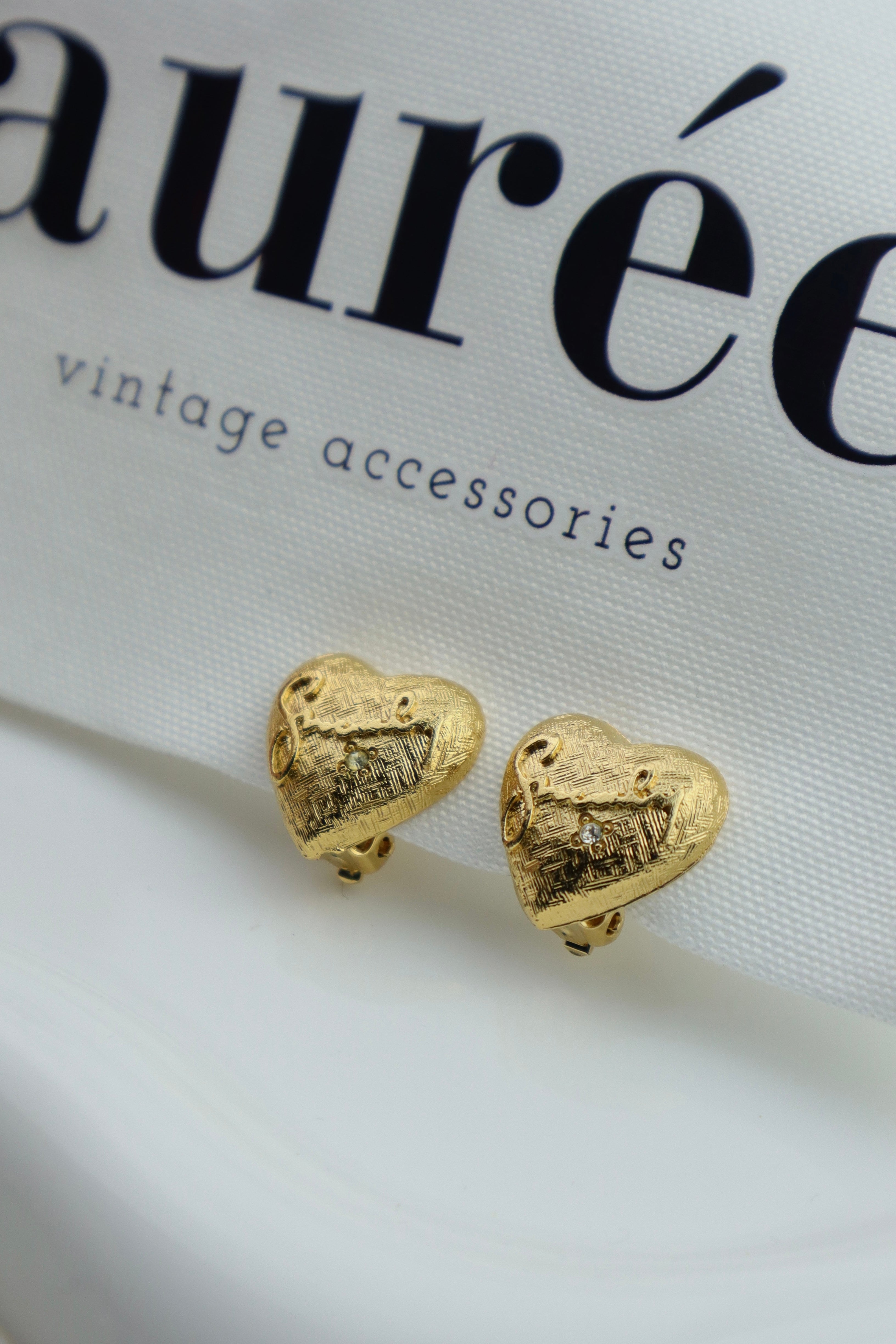 Givenchy - pozłacane klipsy serce