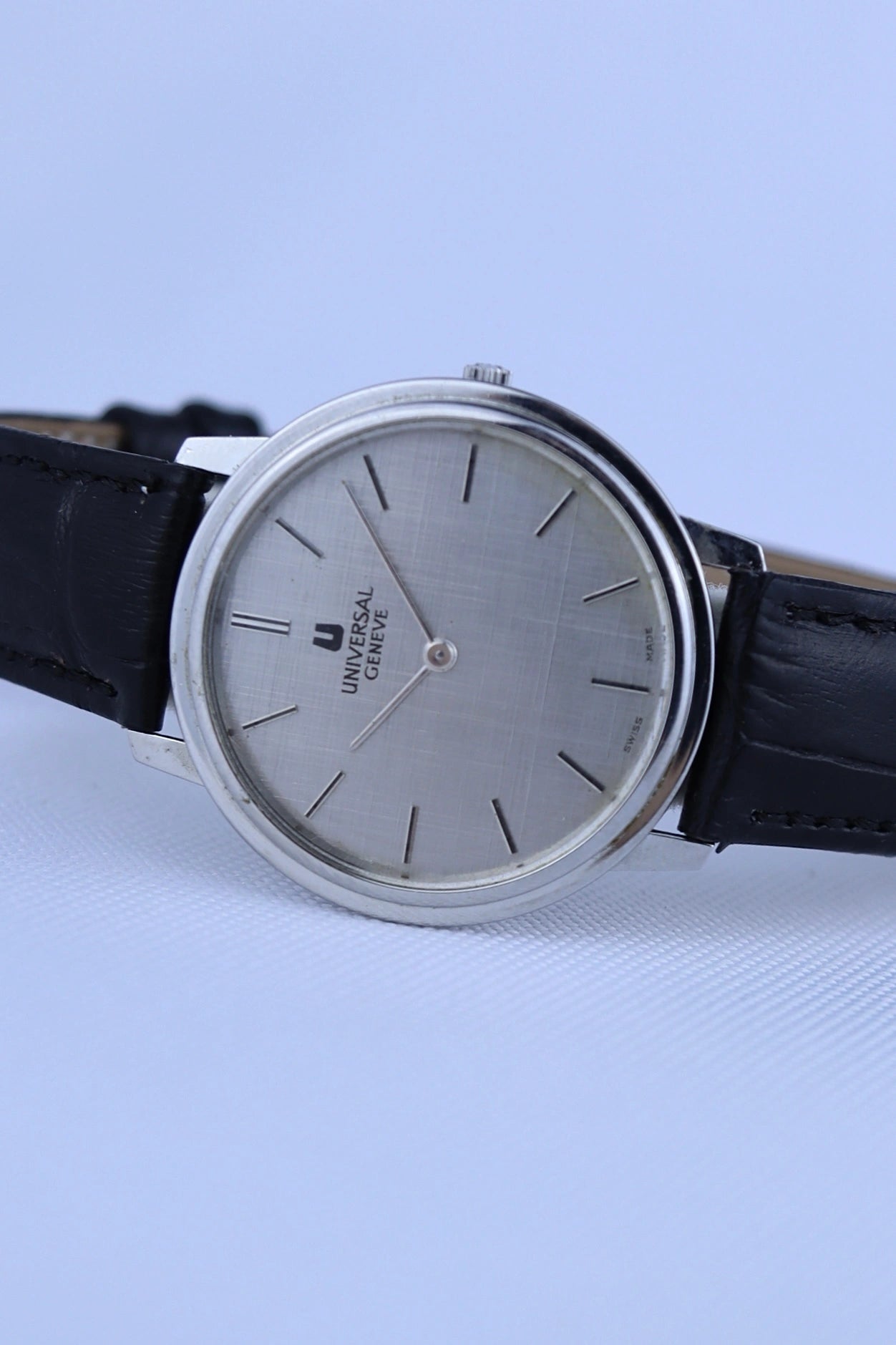 1970s Universal Geneve Linen Dial Ultra Slim 842.140 cal. 1-42